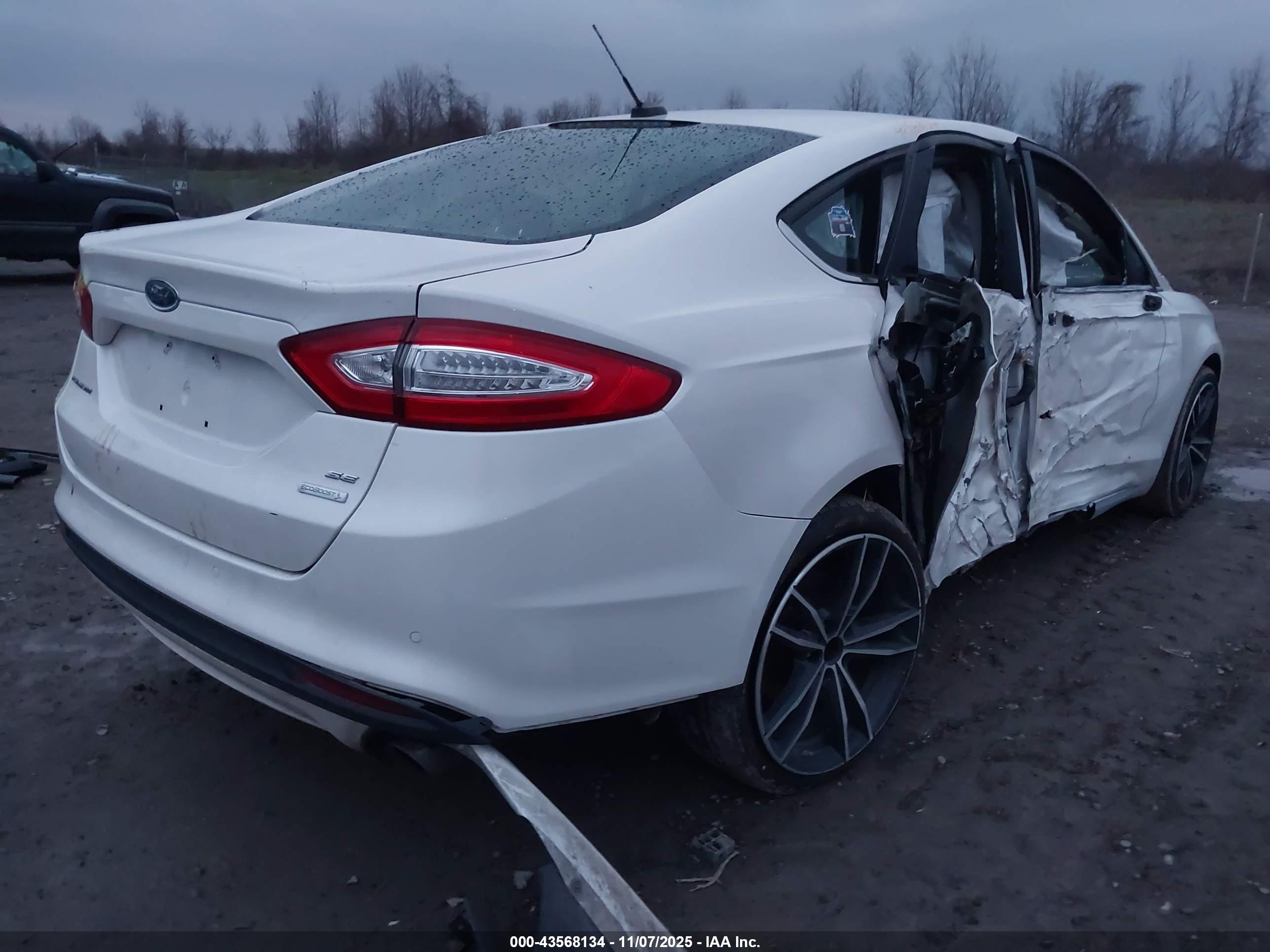 FORD FUSION image 4