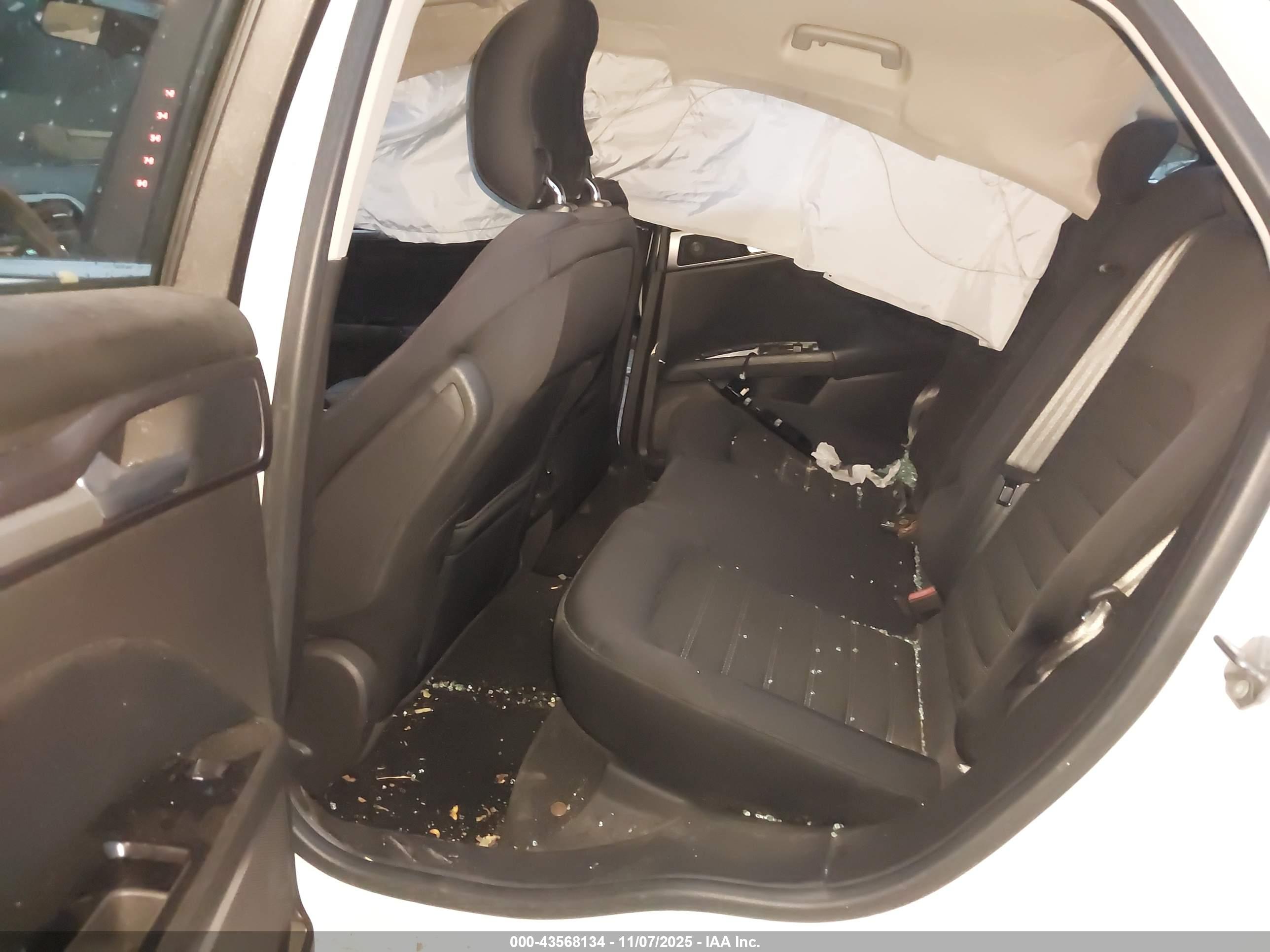 FORD FUSION image 8