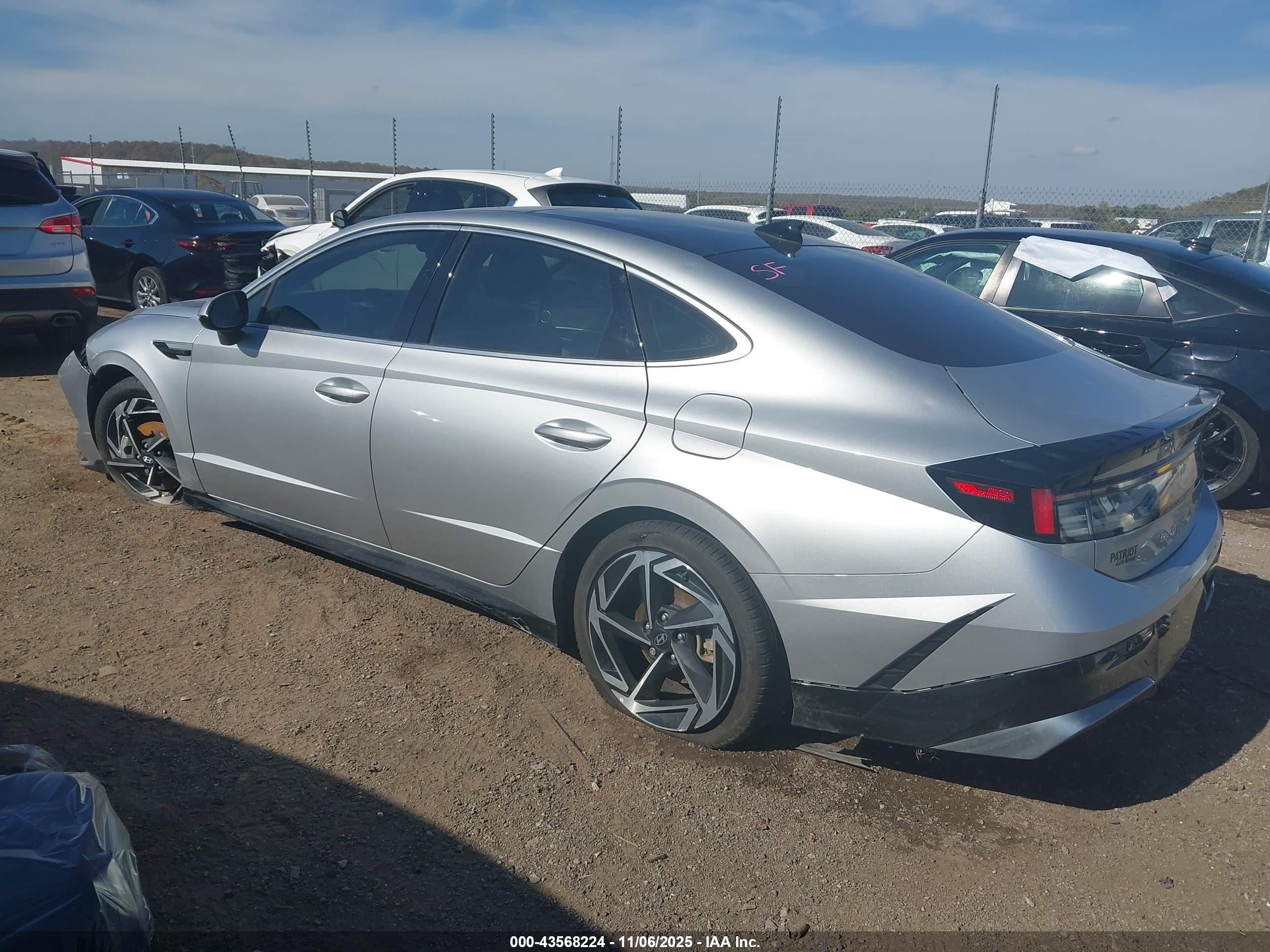 HYUNDAI SONATA image 3