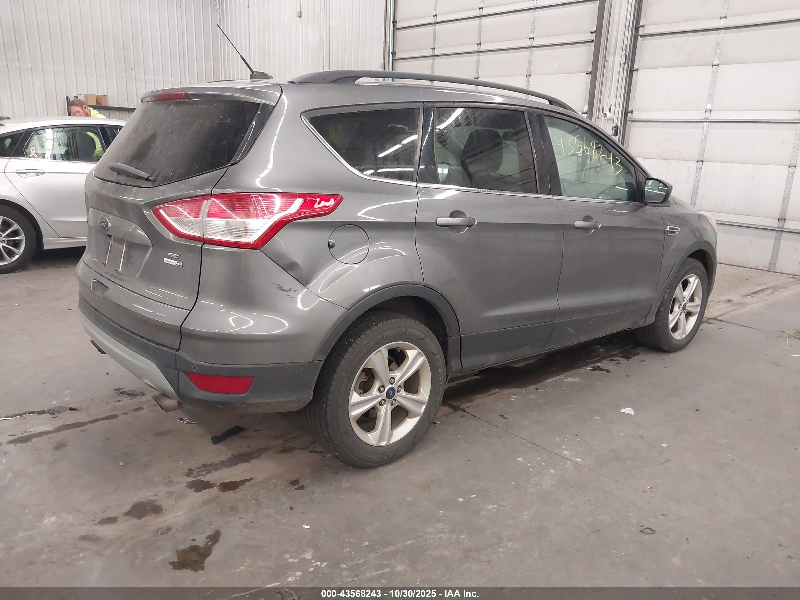 FORD ESCAPE image 4