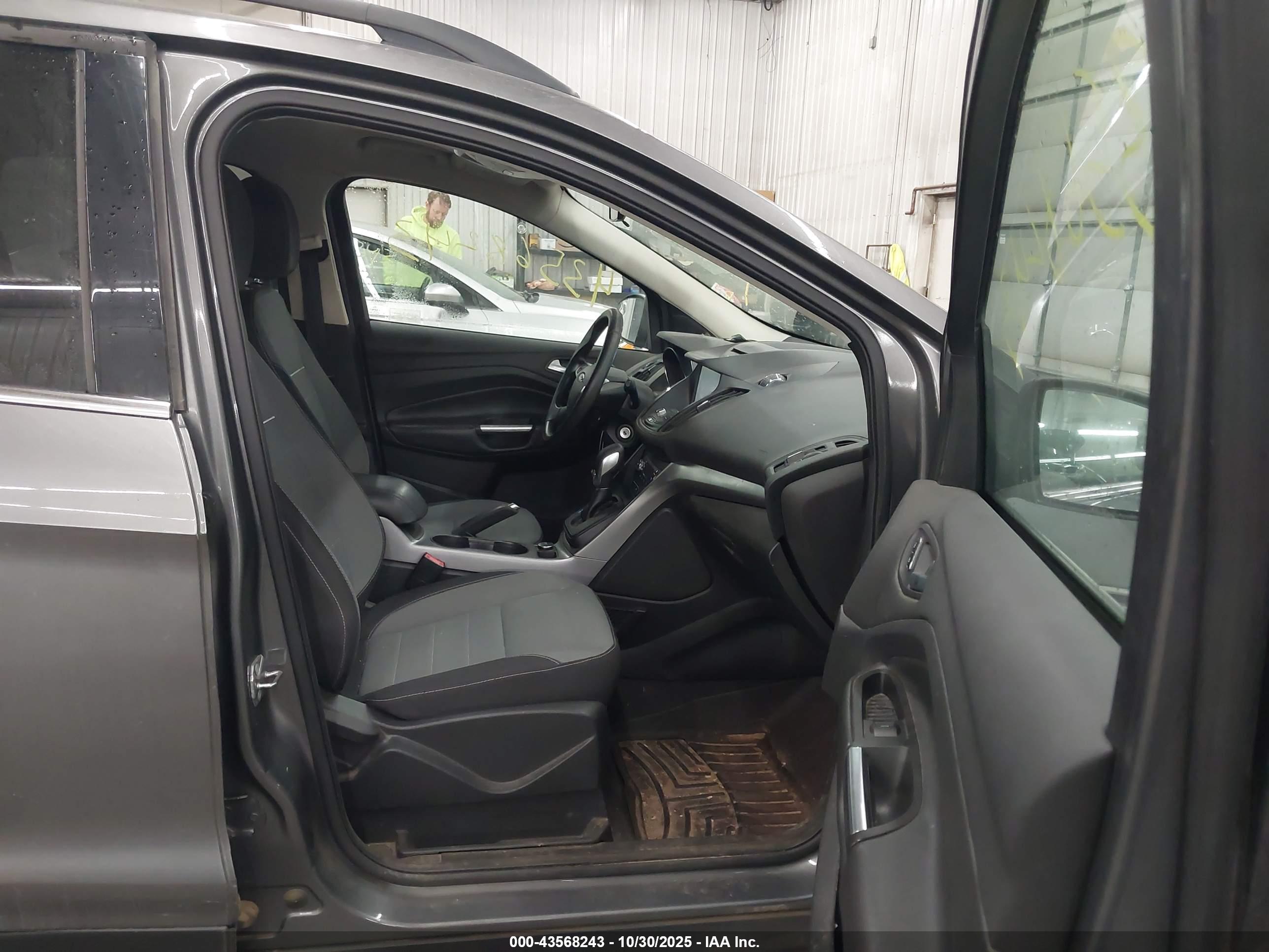 FORD ESCAPE image 5