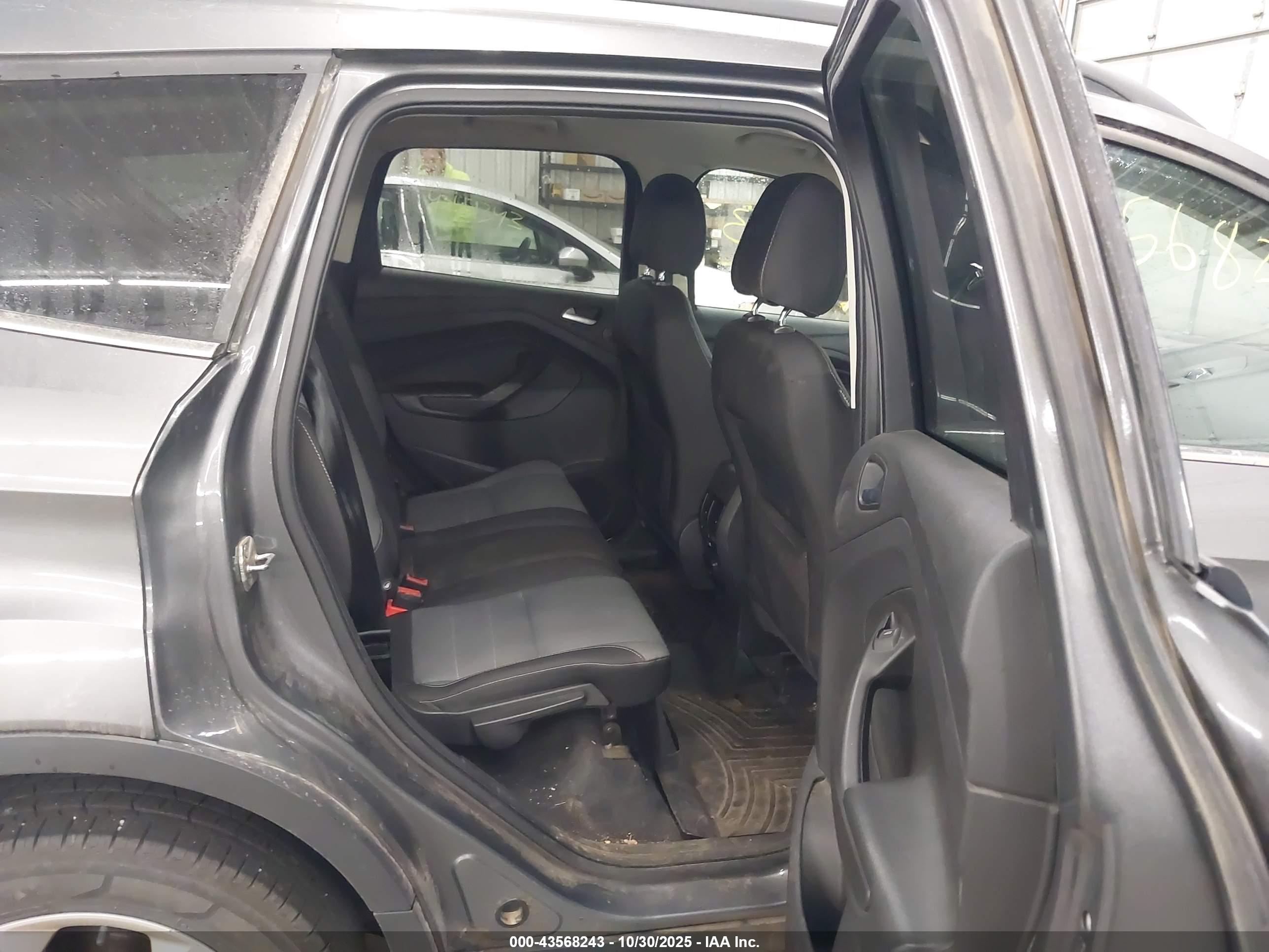 FORD ESCAPE image 8