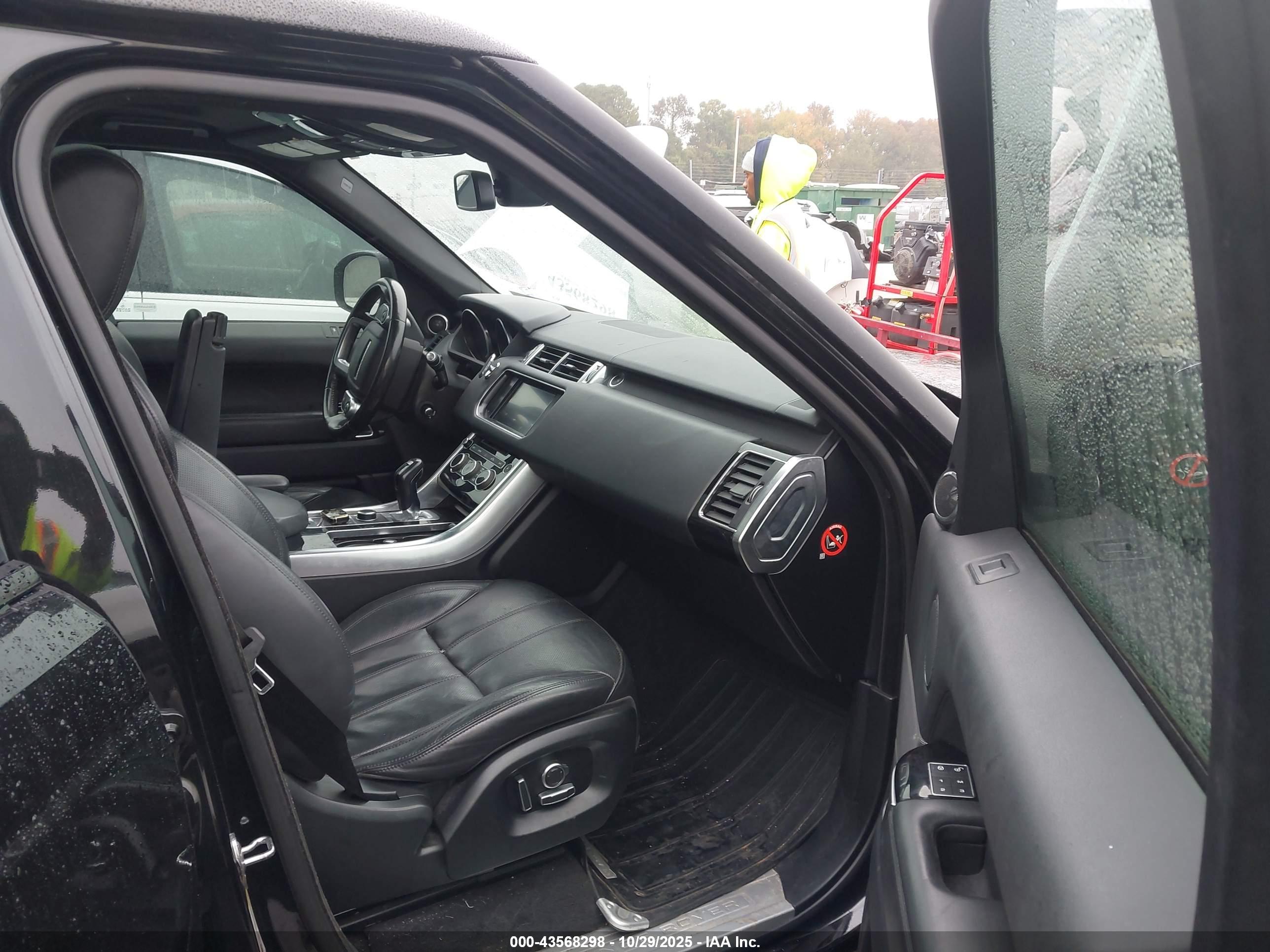 LAND ROVER image 5