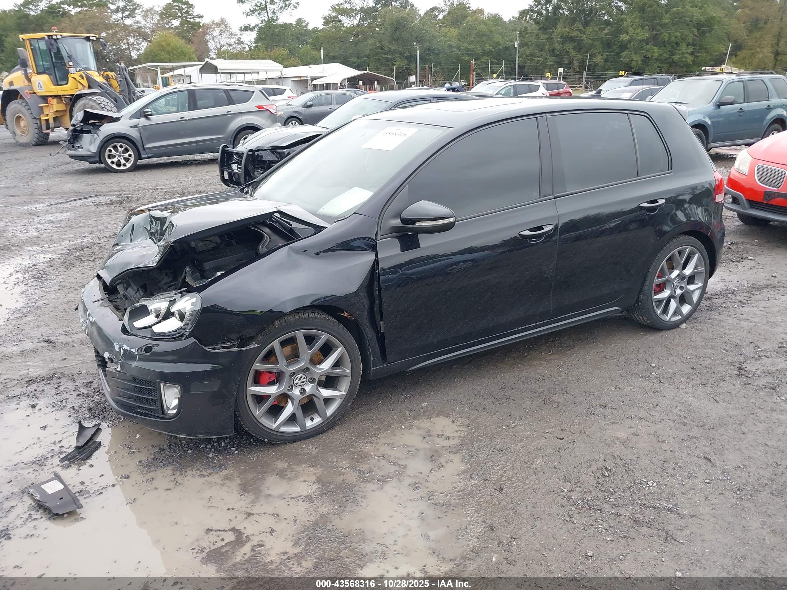 VOLKSWAGEN GTI image 2