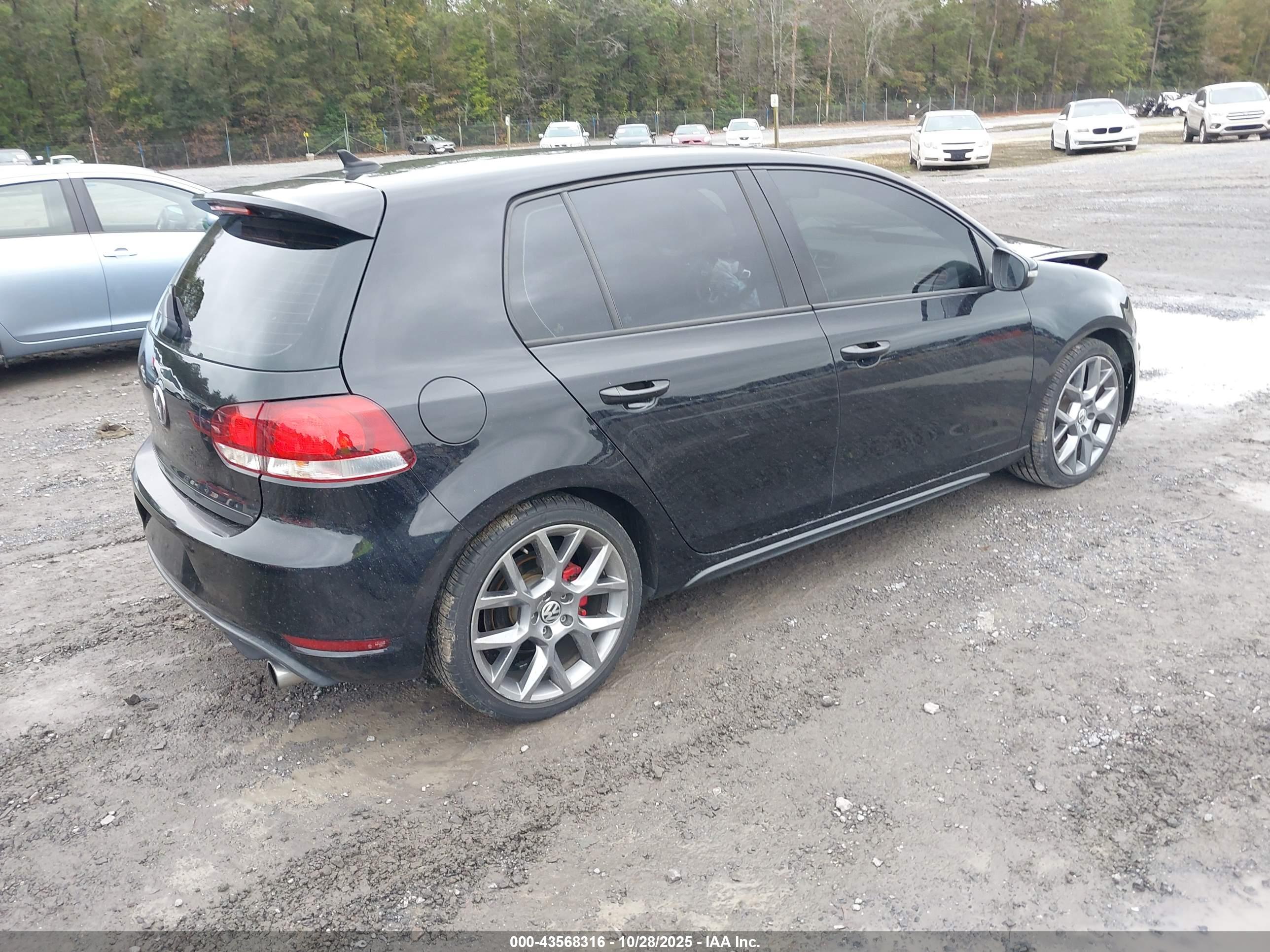 VOLKSWAGEN GTI image 4