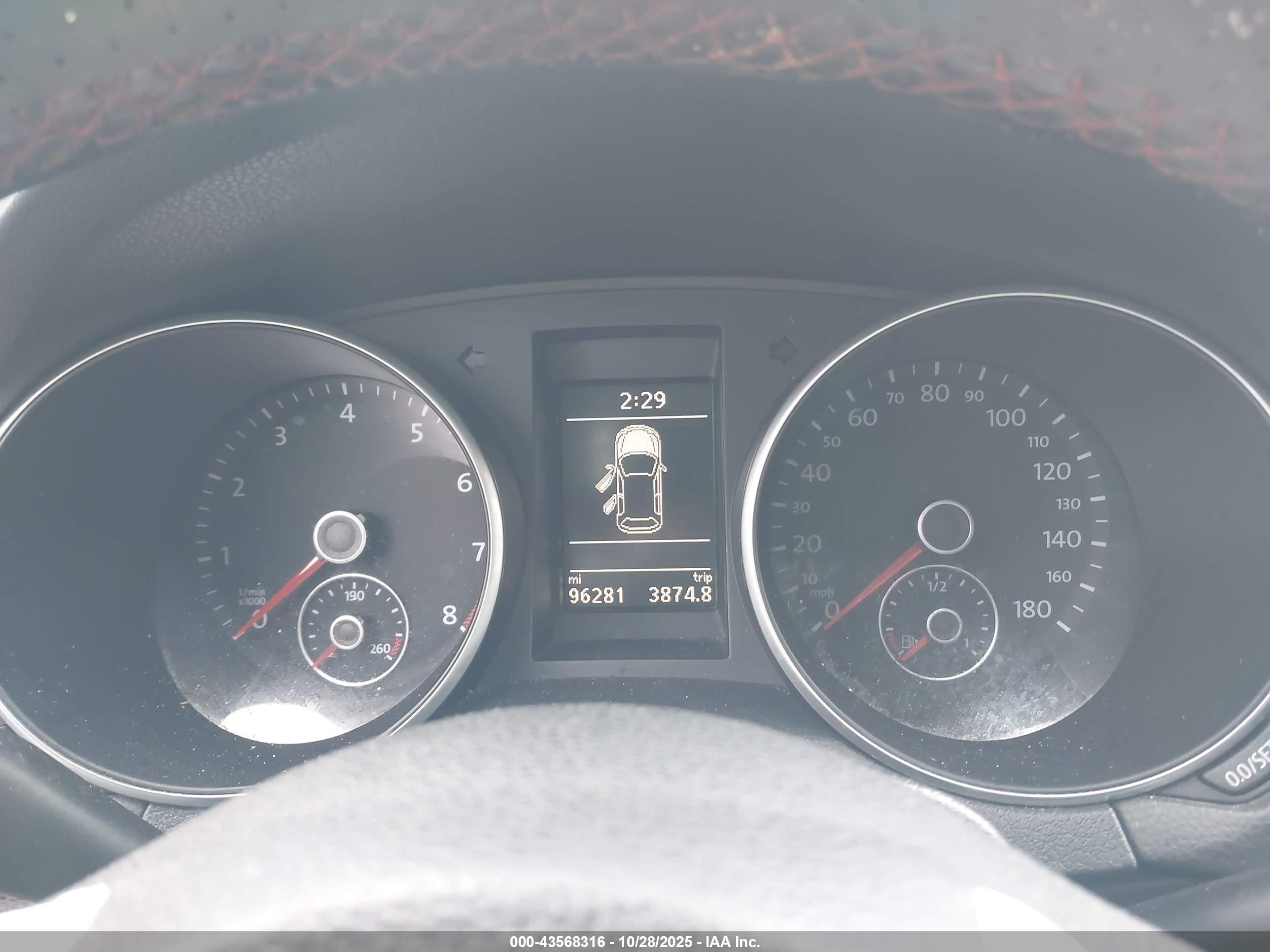 VOLKSWAGEN GTI image 7