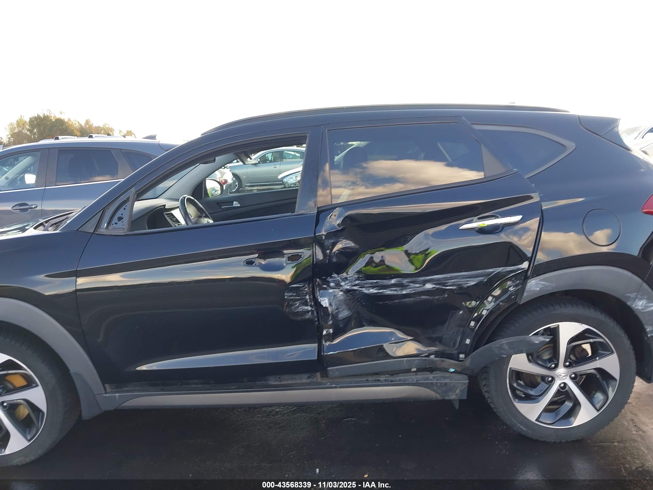 HYUNDAI TUCSON image 6