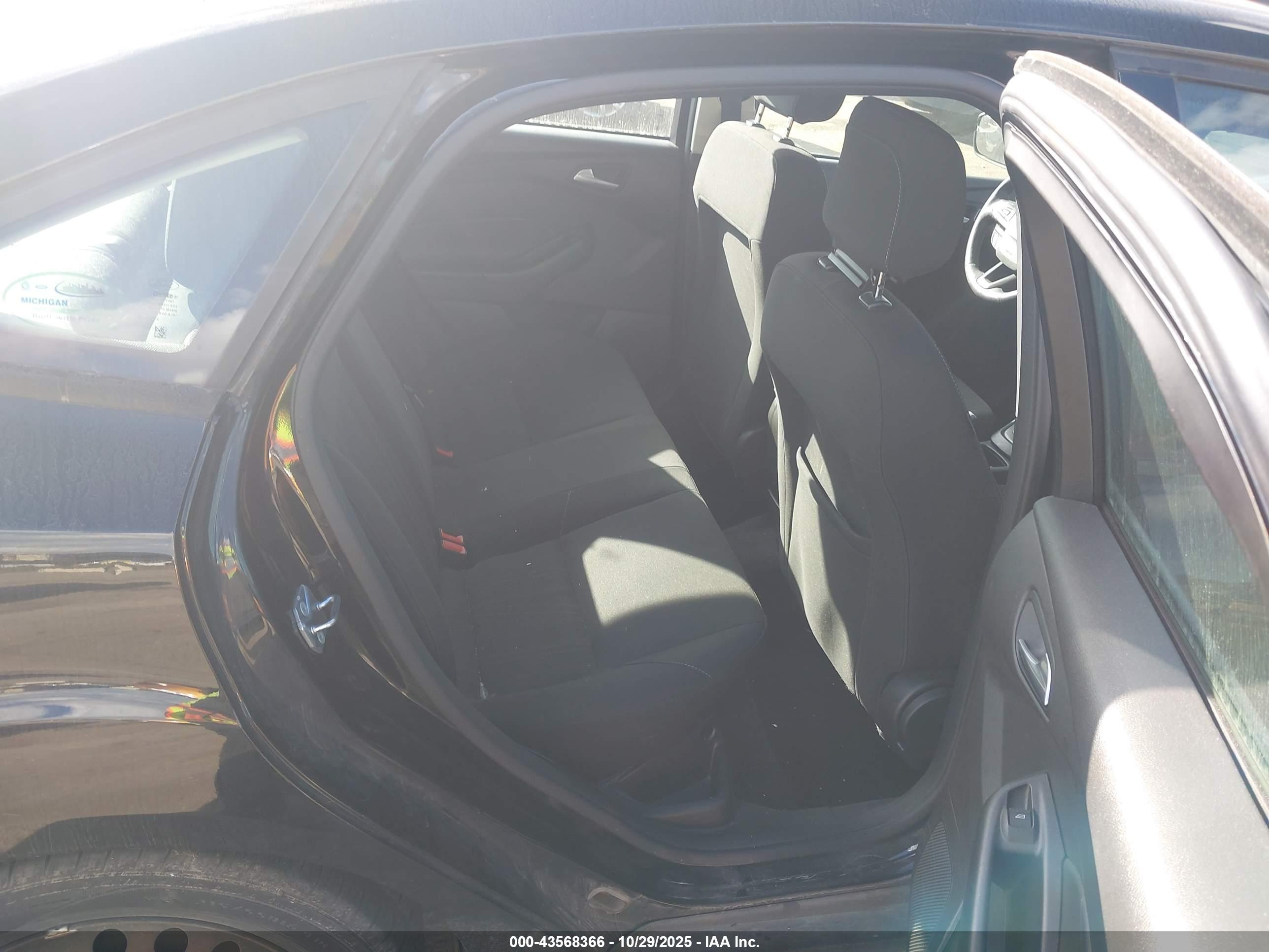 FORD FOCUS image 8