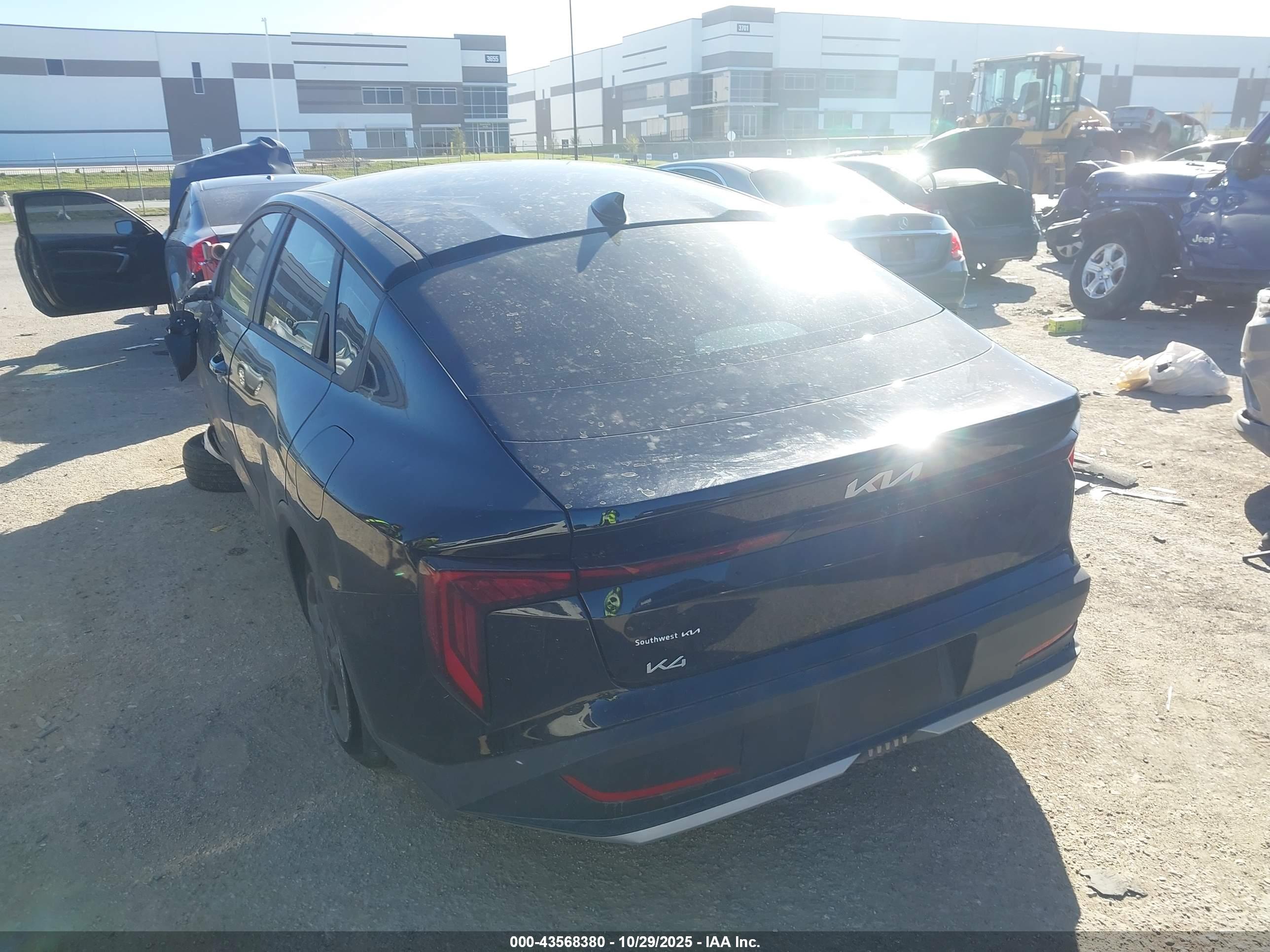 KIA K4 image 3