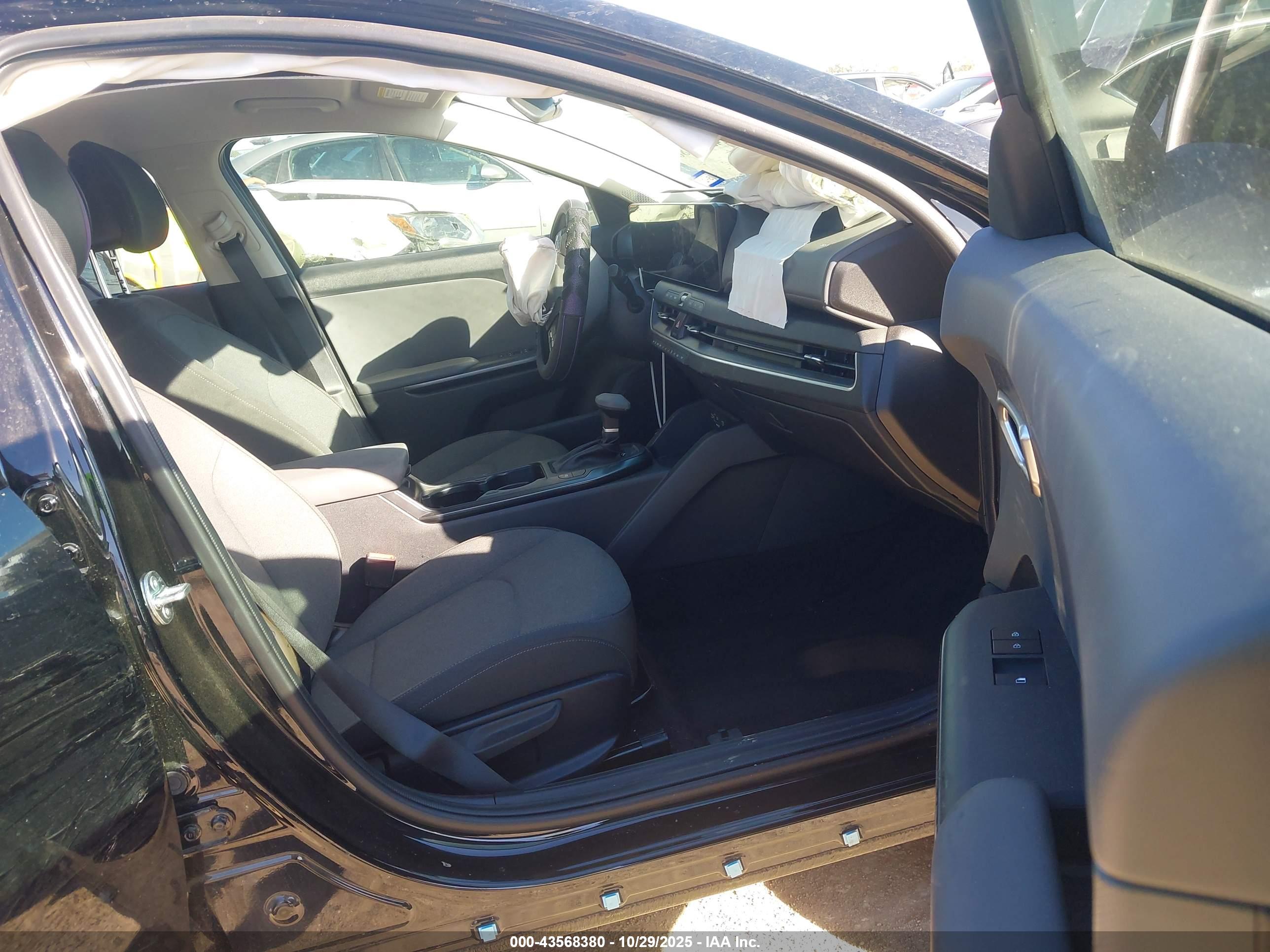 KIA K4 image 5
