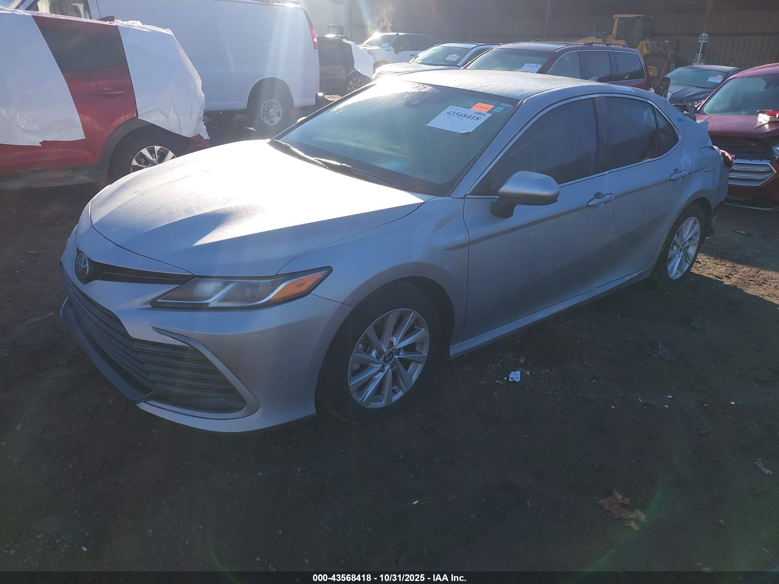 TOYOTA CAMRY image 2