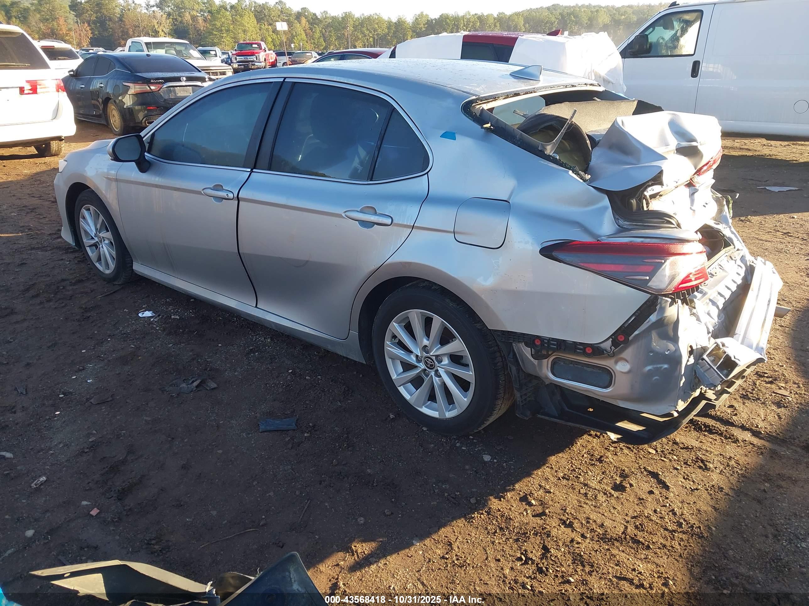 TOYOTA CAMRY image 3
