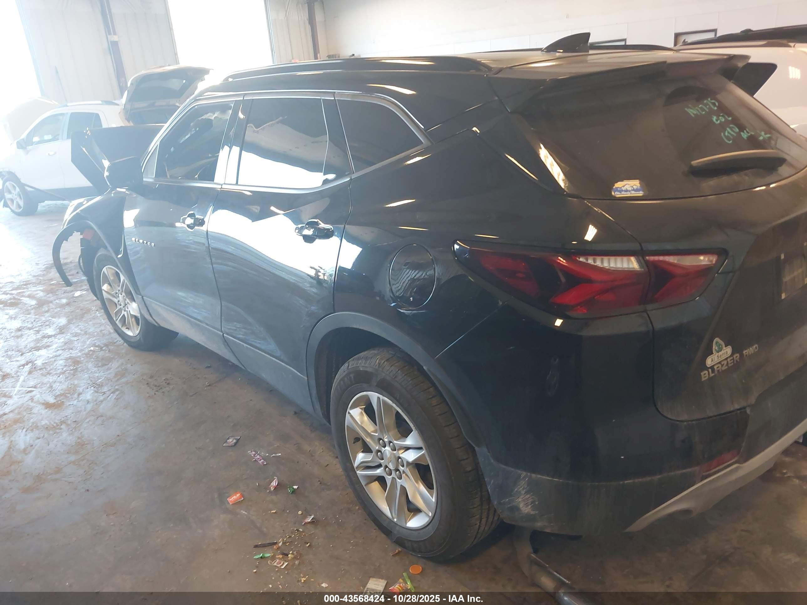 CHEVROLET BLAZER image 3