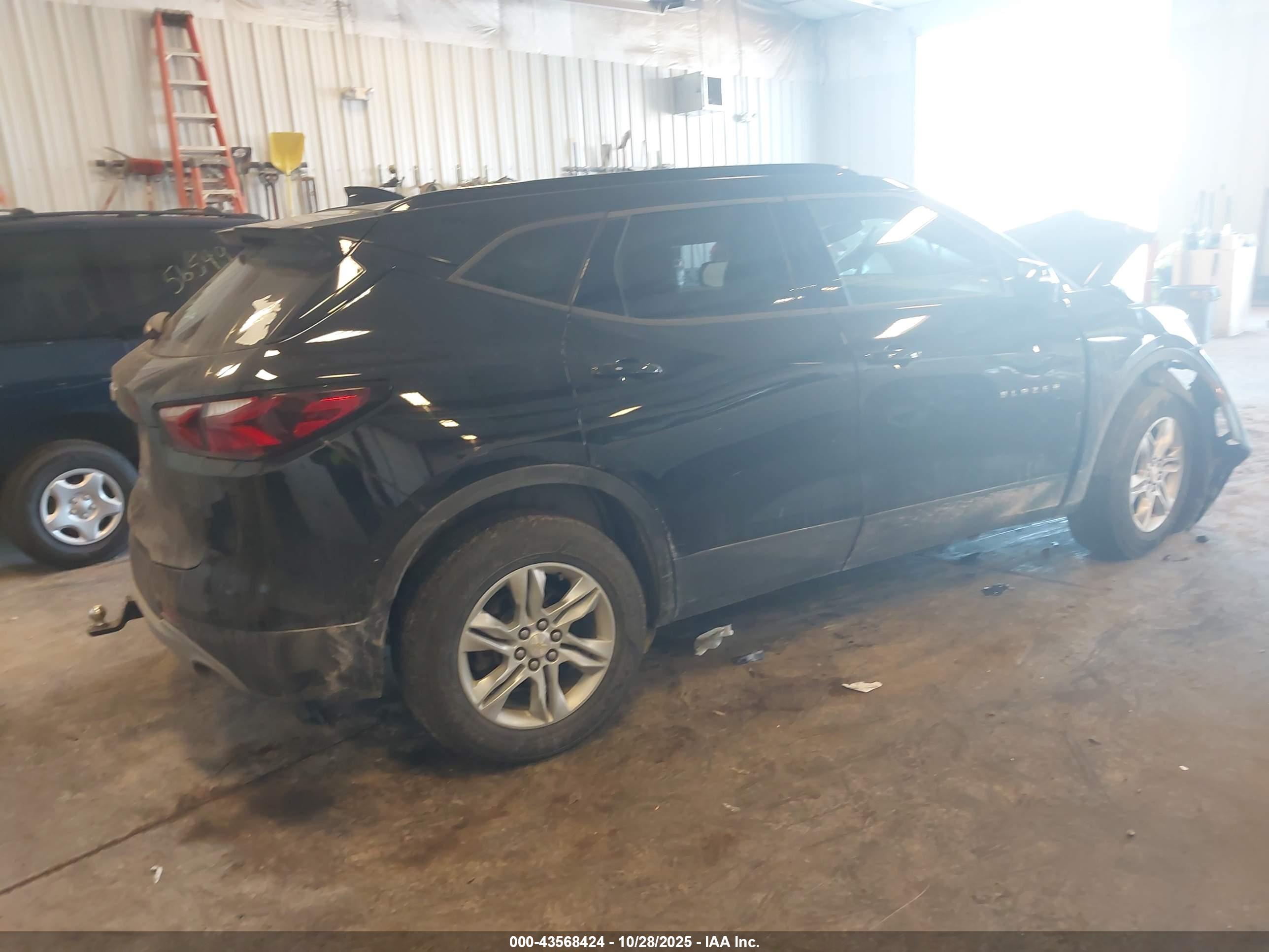 CHEVROLET BLAZER image 4
