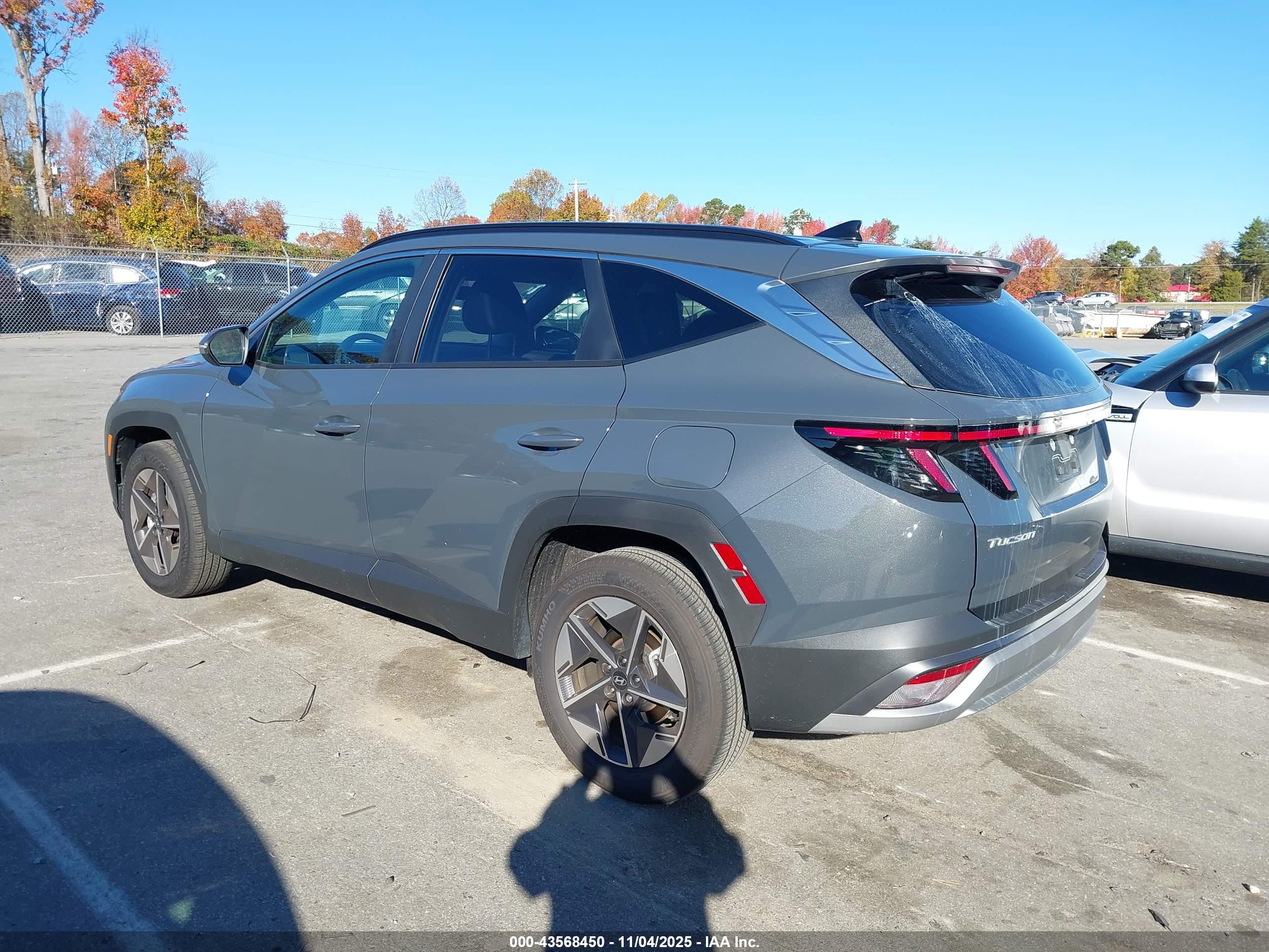 HYUNDAI TUCSON image 3