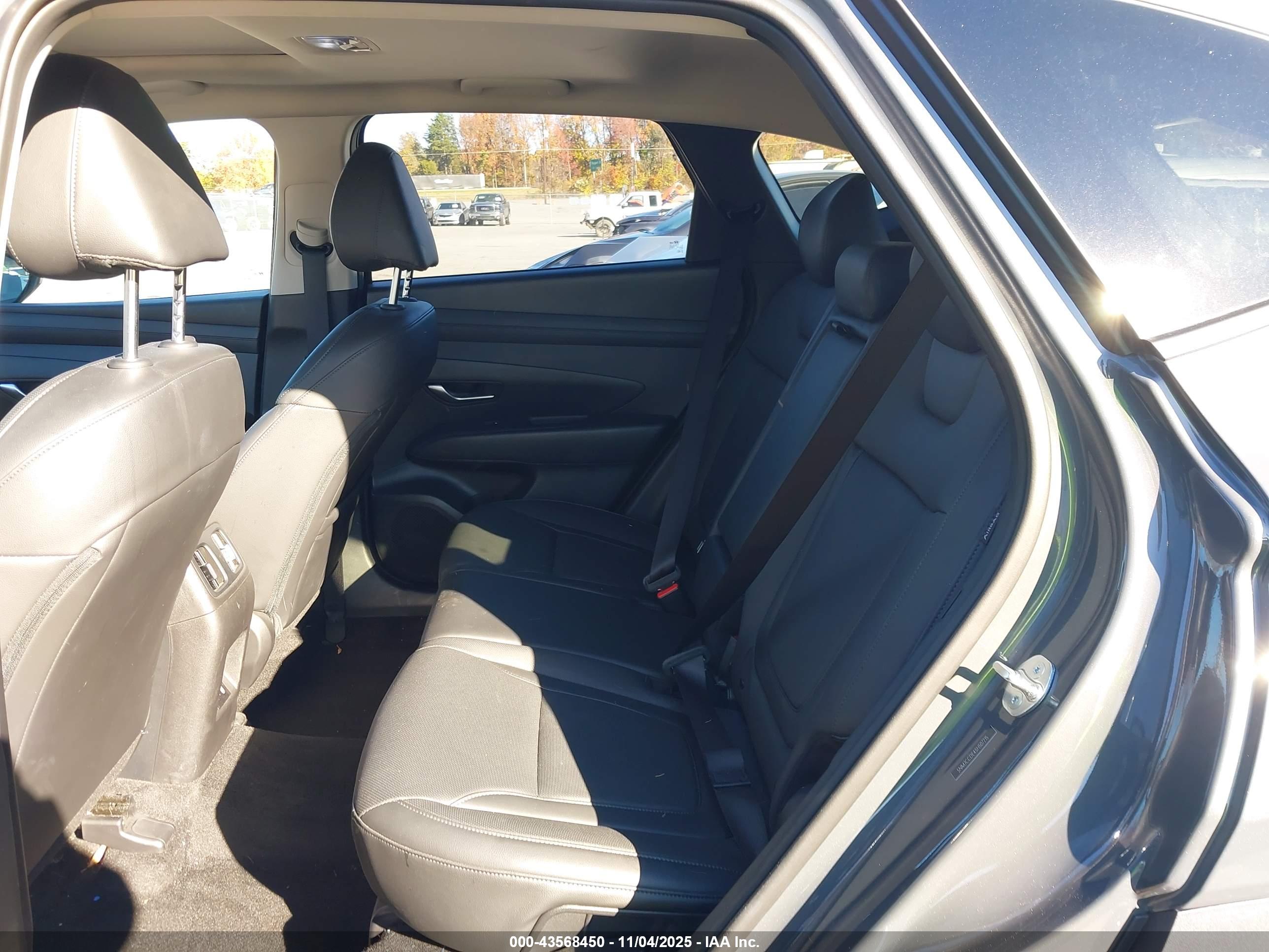 HYUNDAI TUCSON image 8