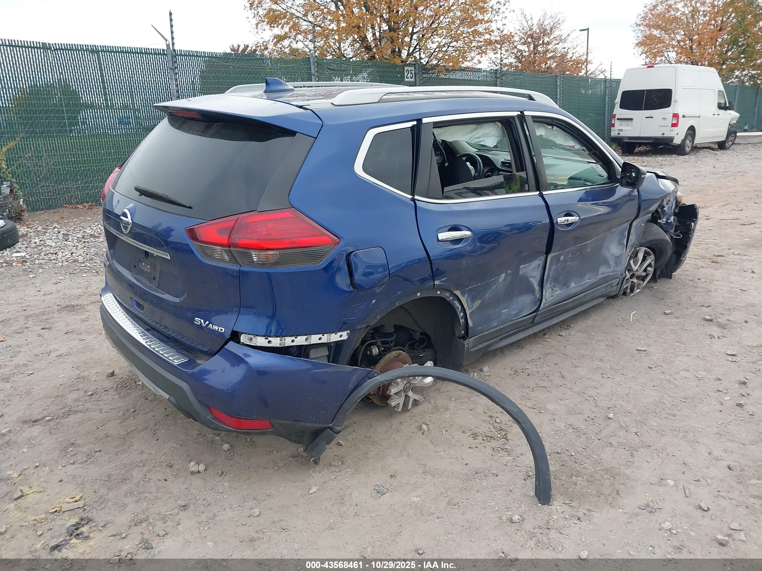NISSAN ROGUE image 4
