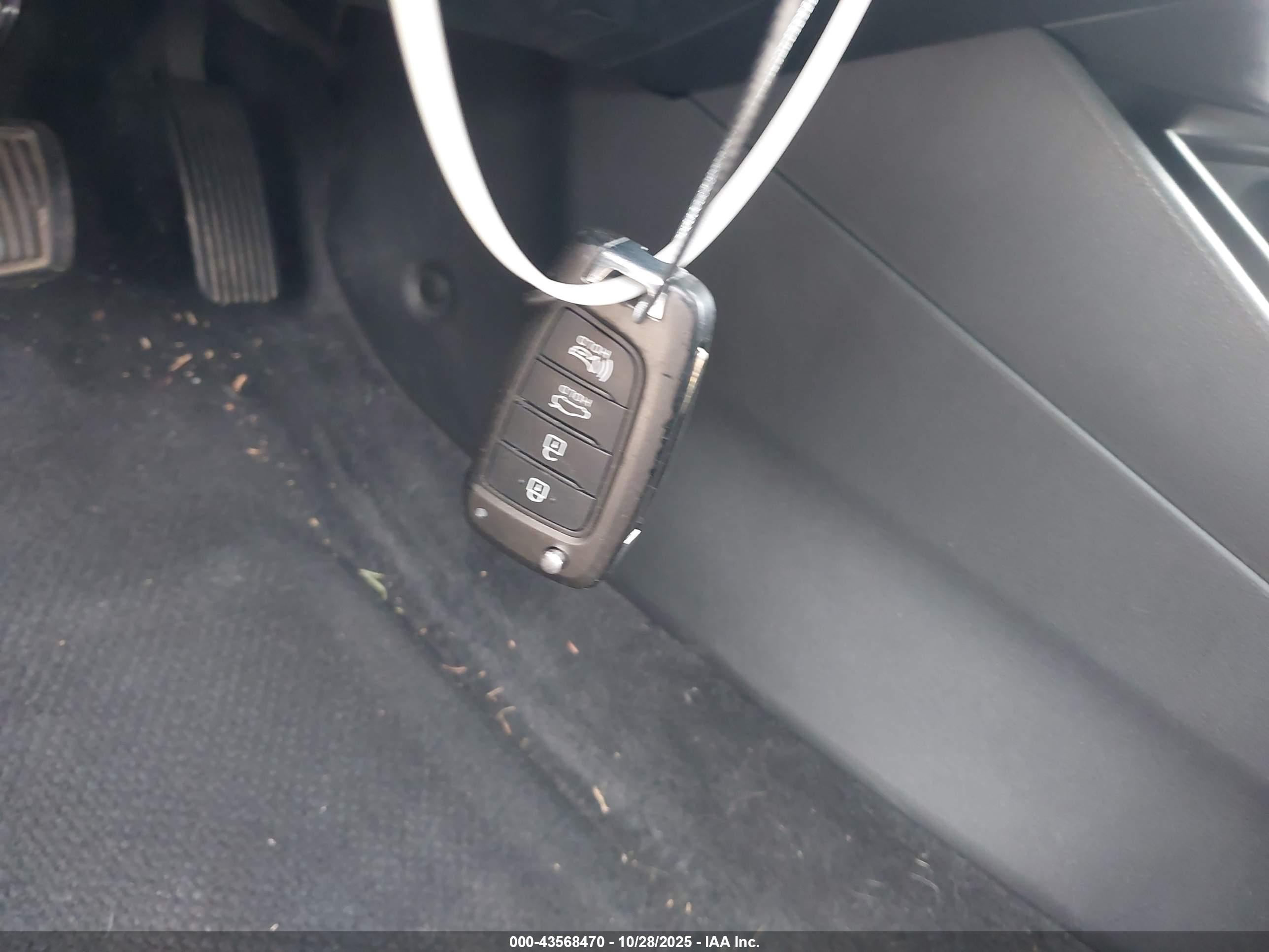 HYUNDAI ACCENT image 11