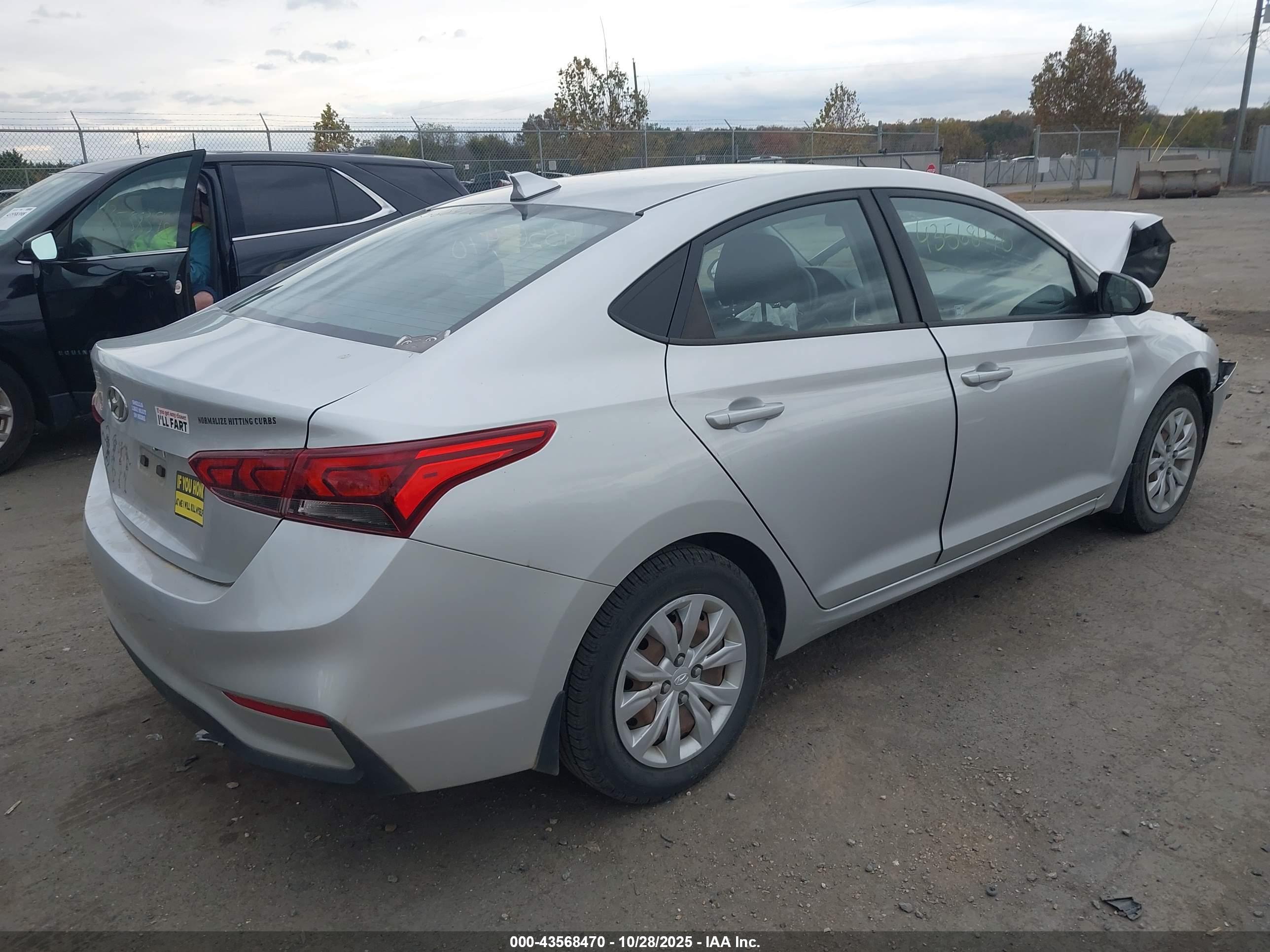 HYUNDAI ACCENT image 4