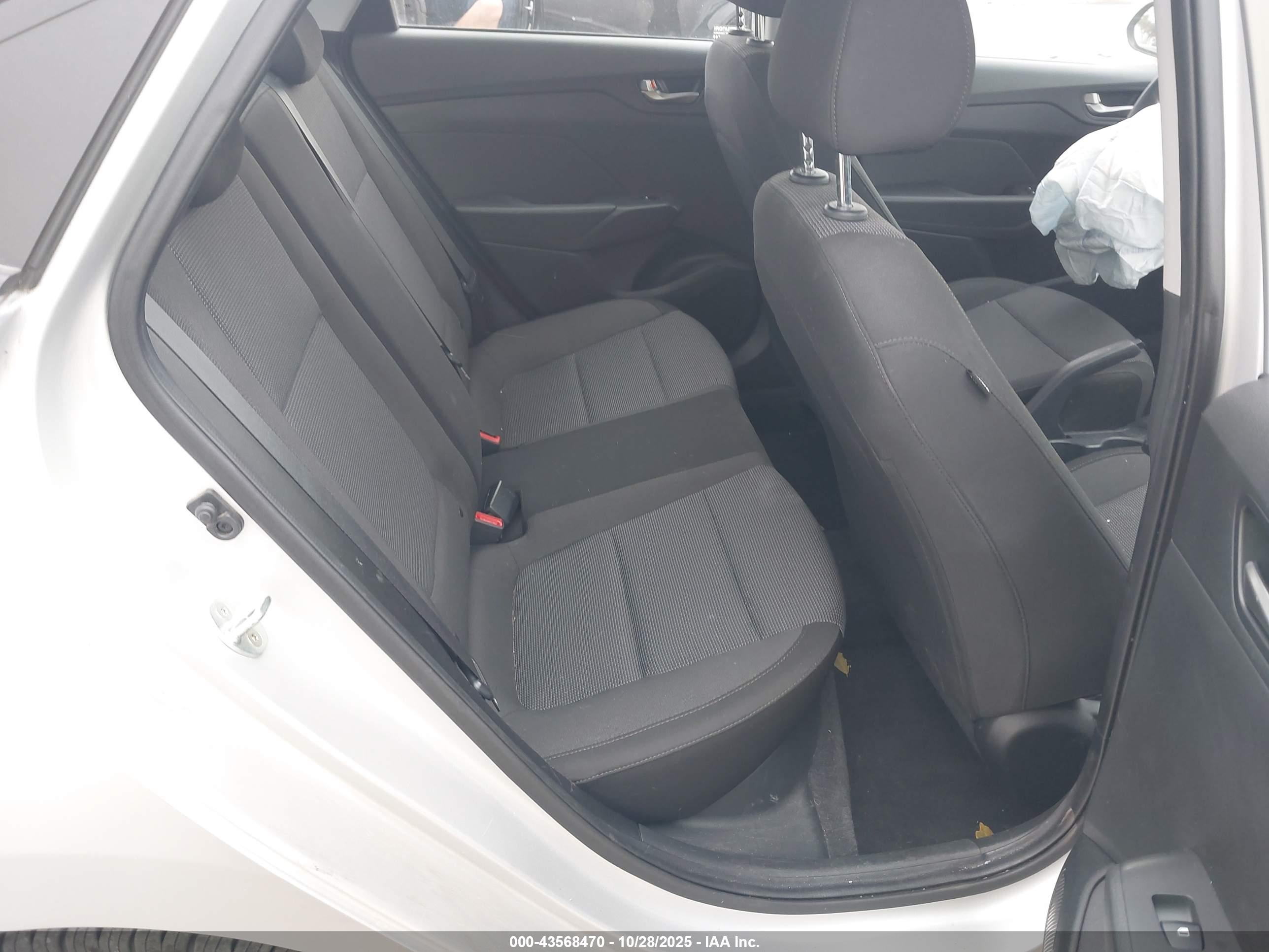 HYUNDAI ACCENT image 8