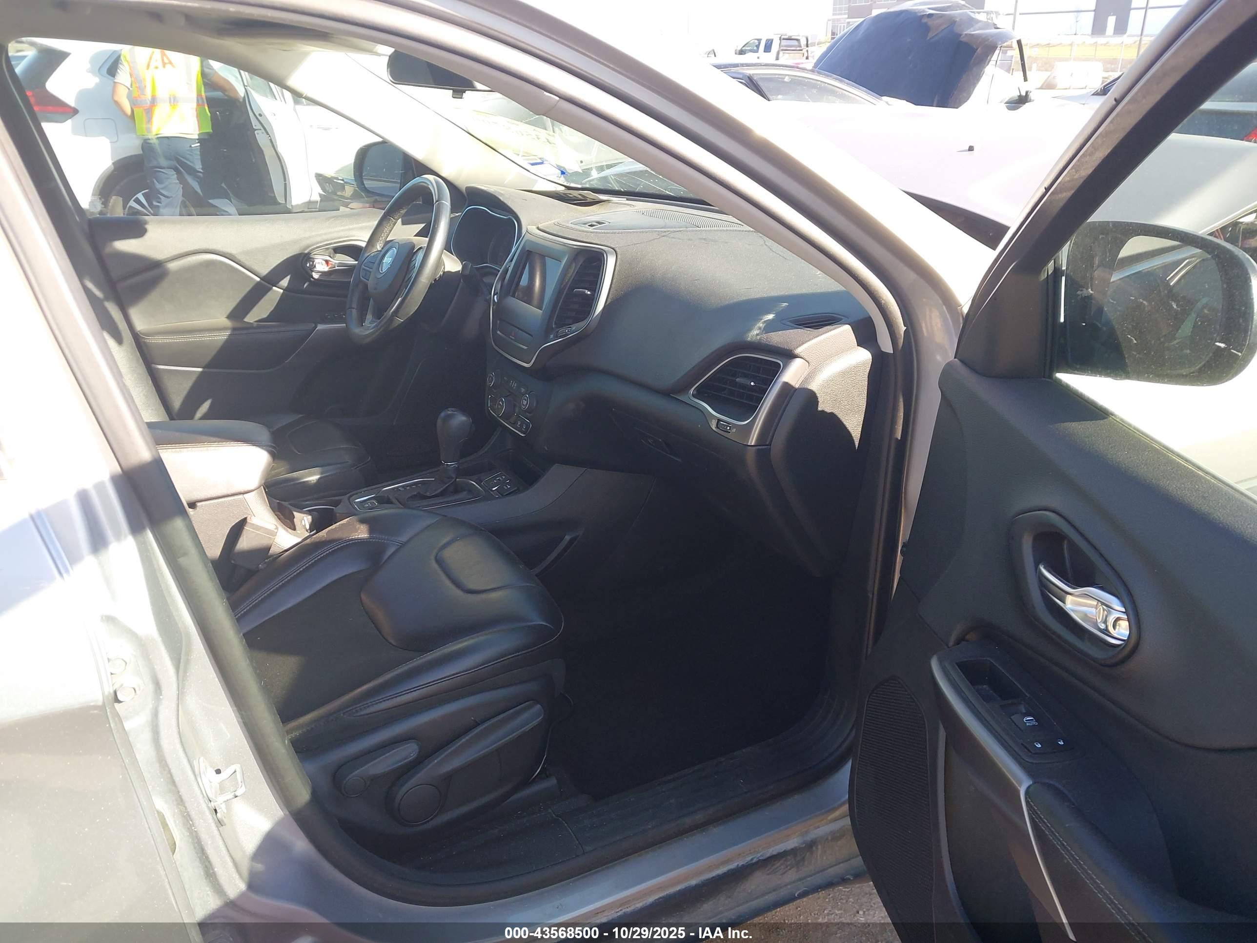 JEEP CHEROKEE image 5