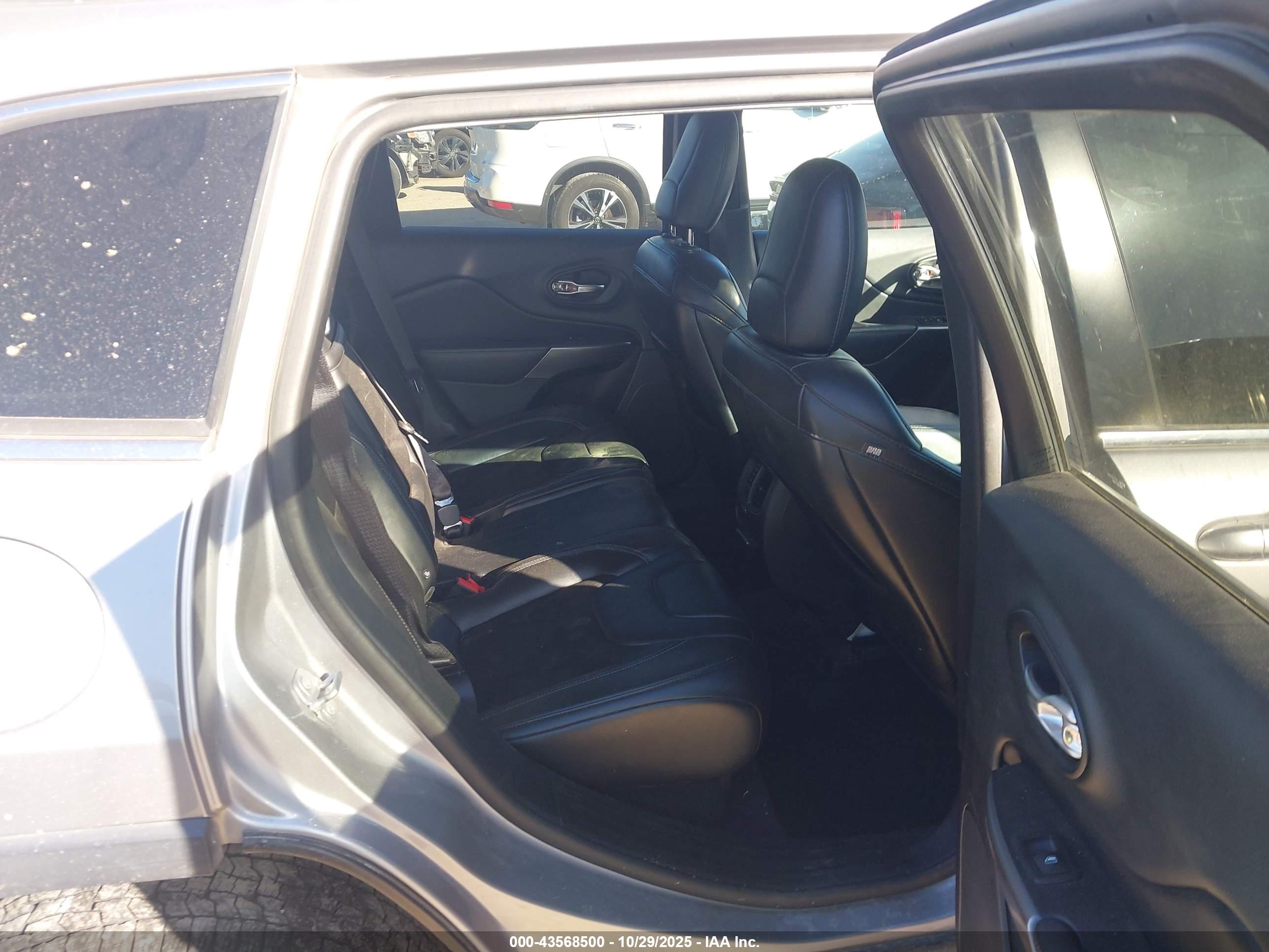 JEEP CHEROKEE image 8