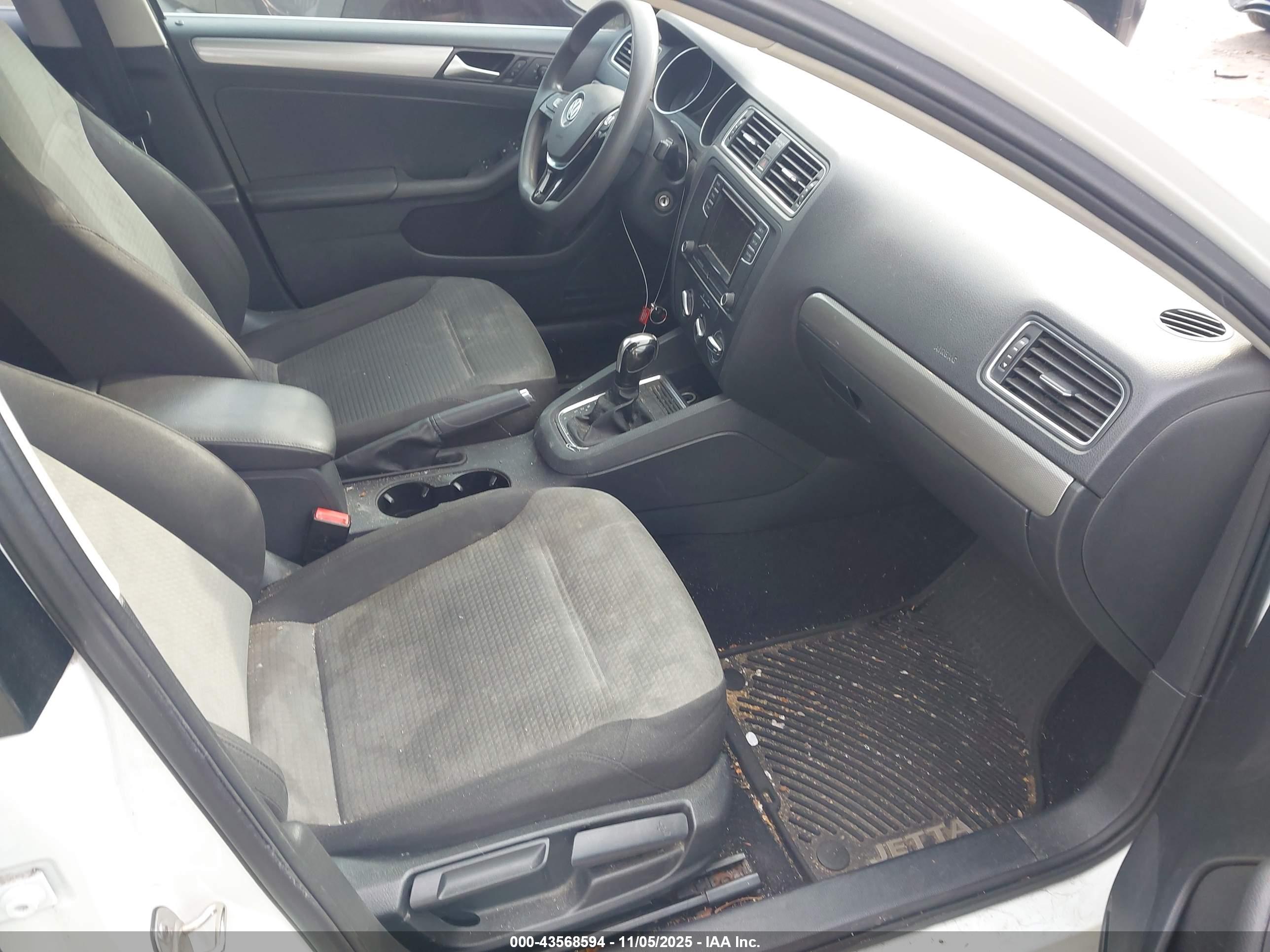VOLKSWAGEN JETTA image 5