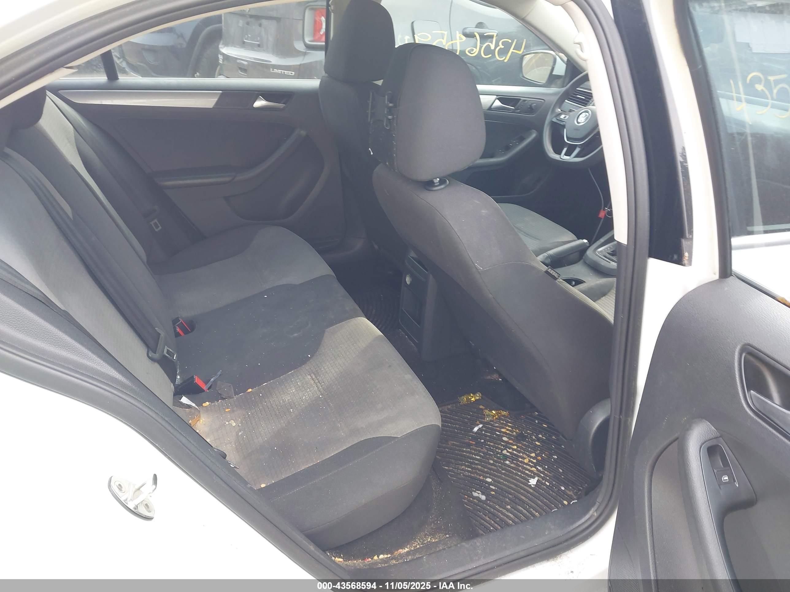 VOLKSWAGEN JETTA image 8