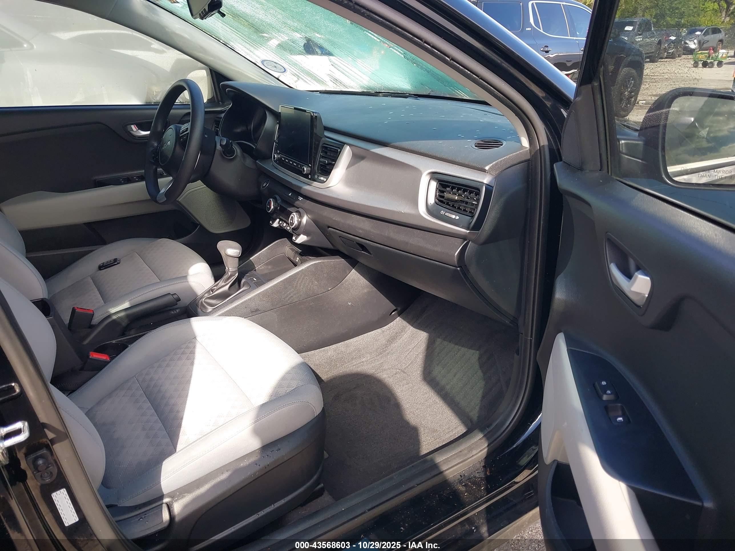 KIA RIO image 5