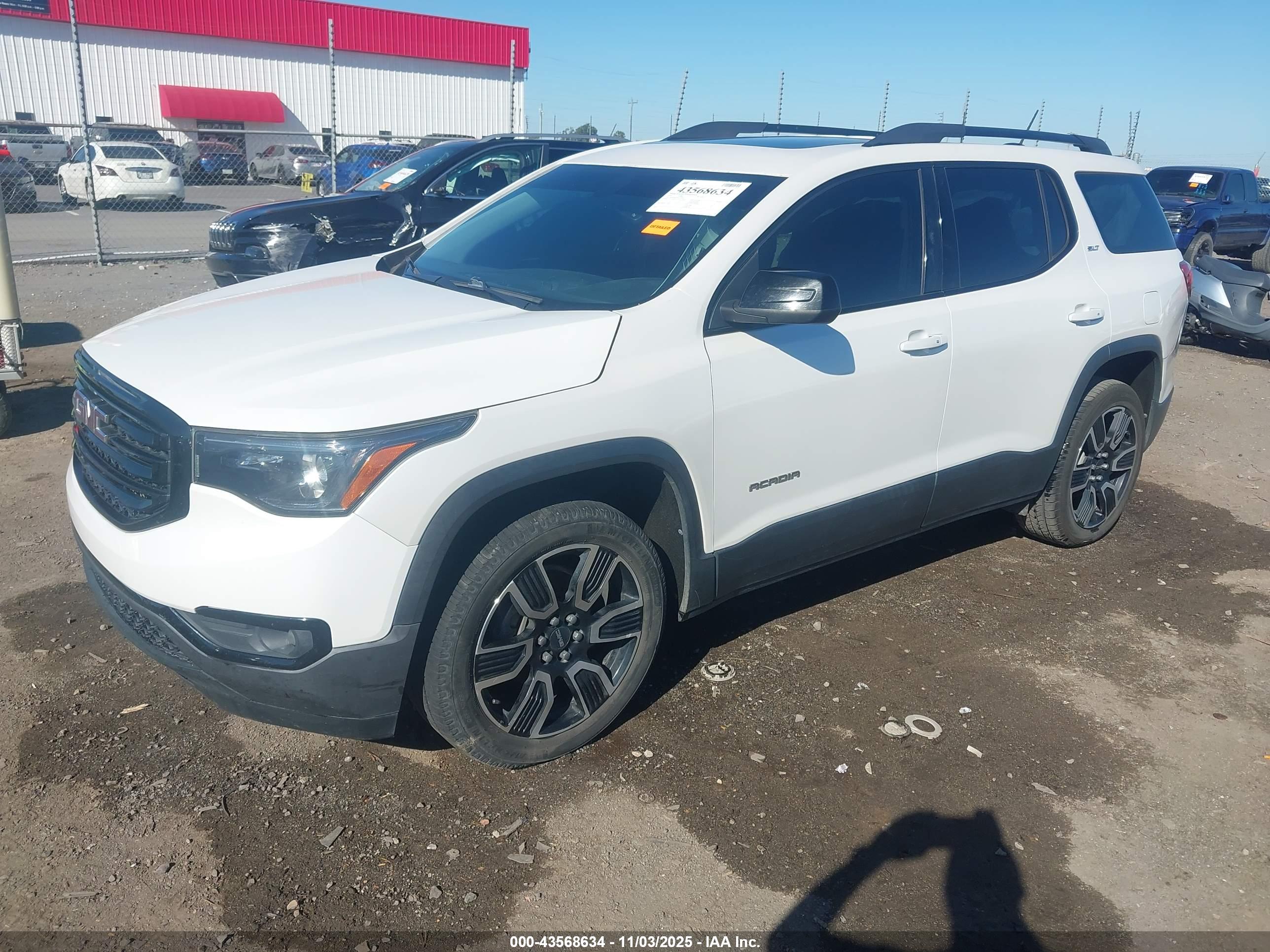 GMC ACADIA image 2