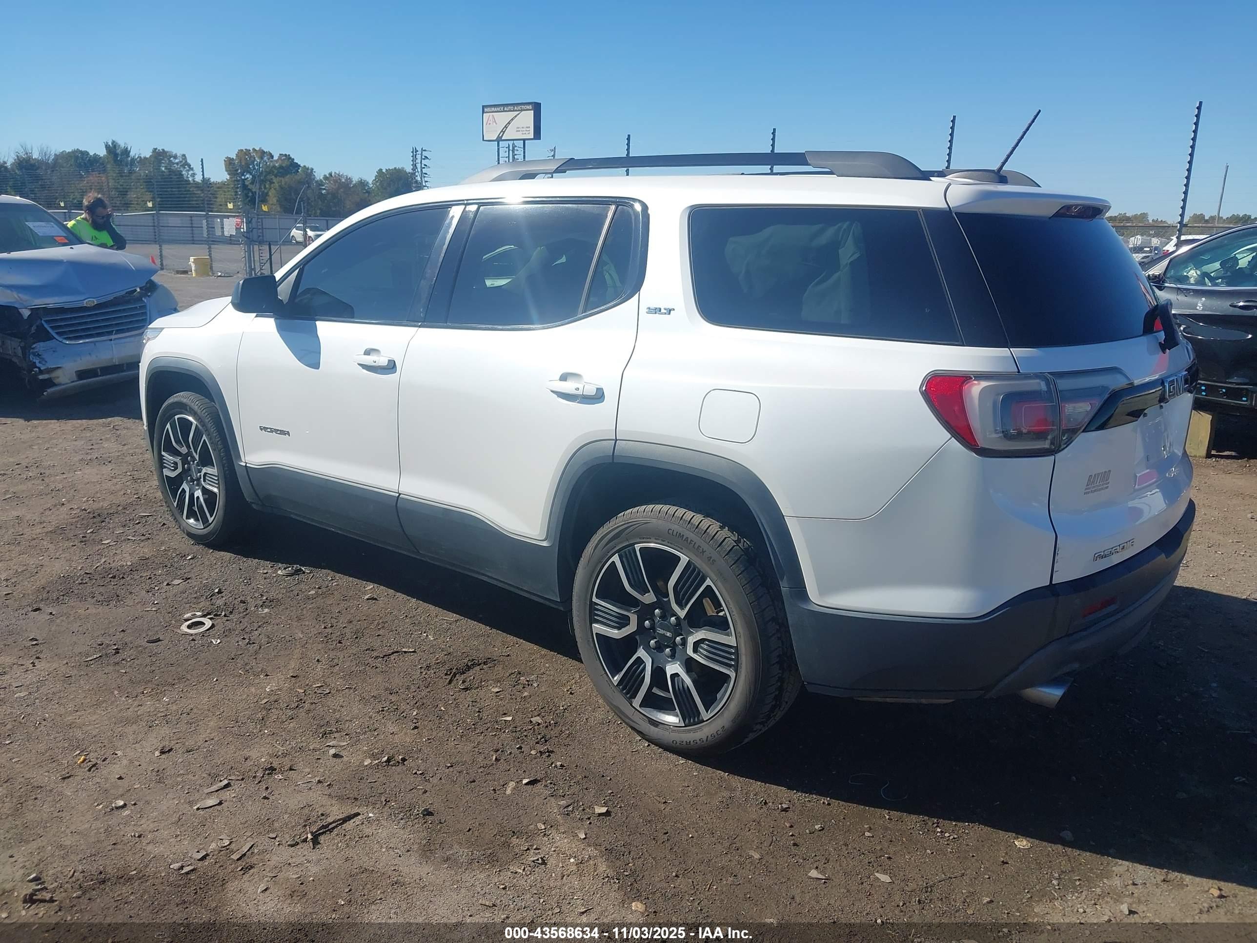 GMC ACADIA image 3