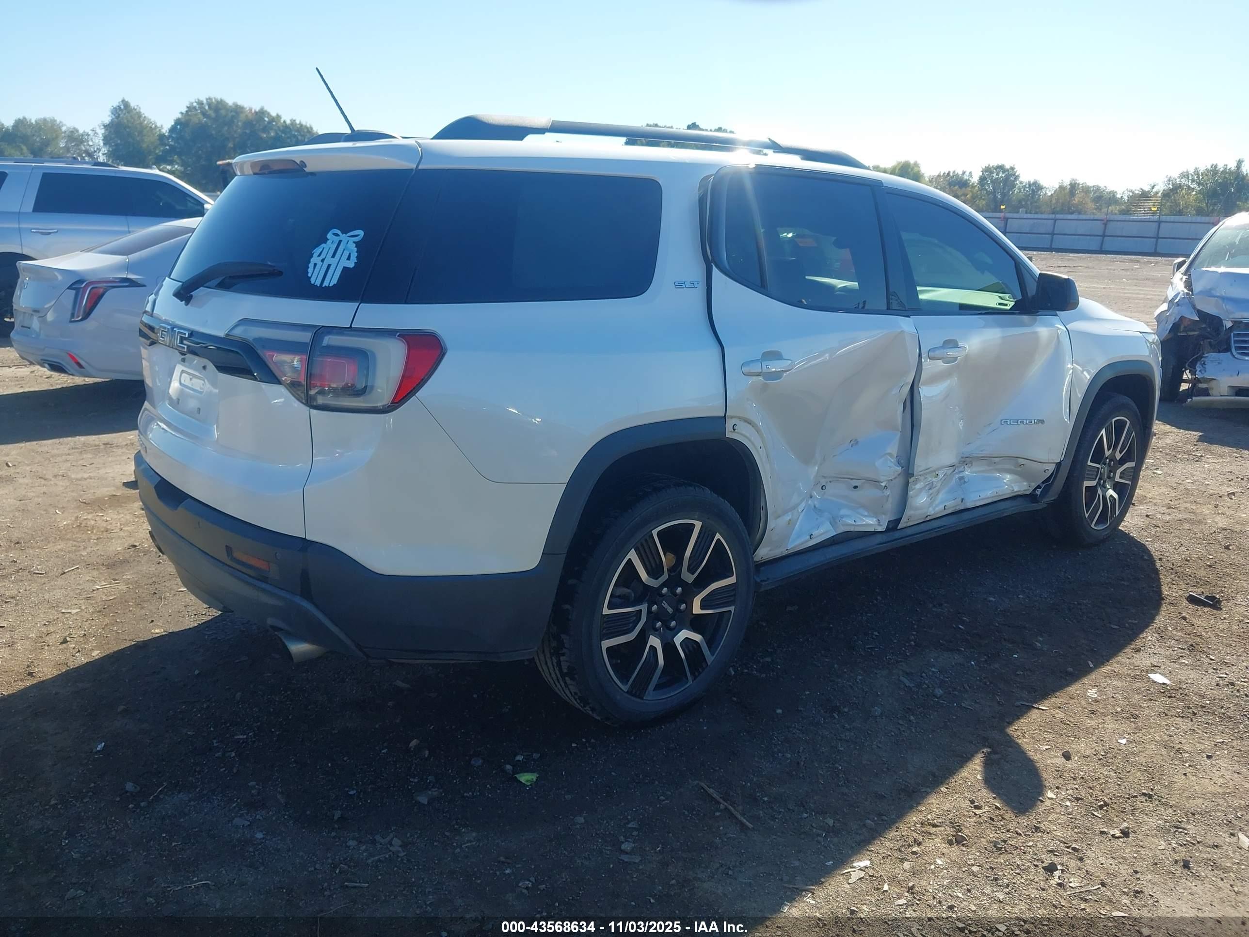 GMC ACADIA image 4