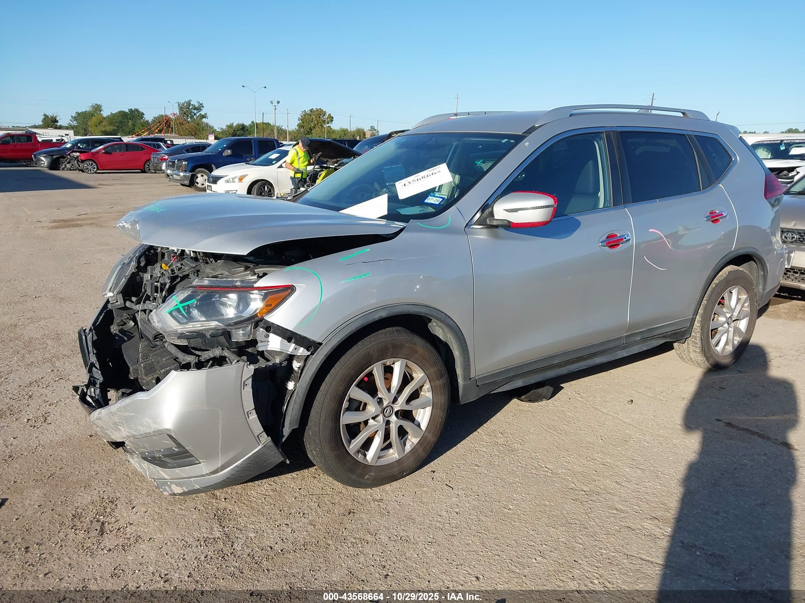 NISSAN ROGUE image 2