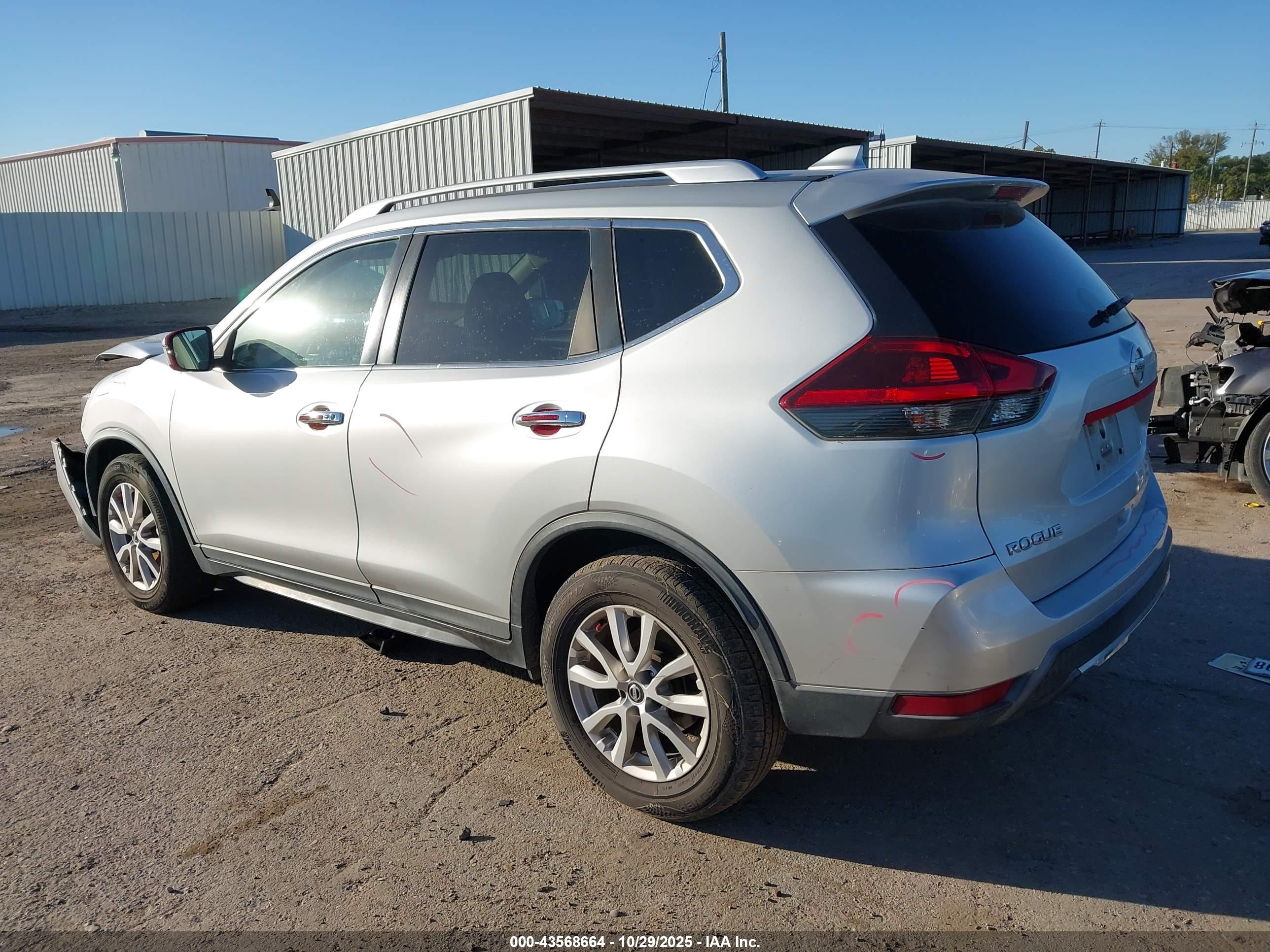 NISSAN ROGUE image 3