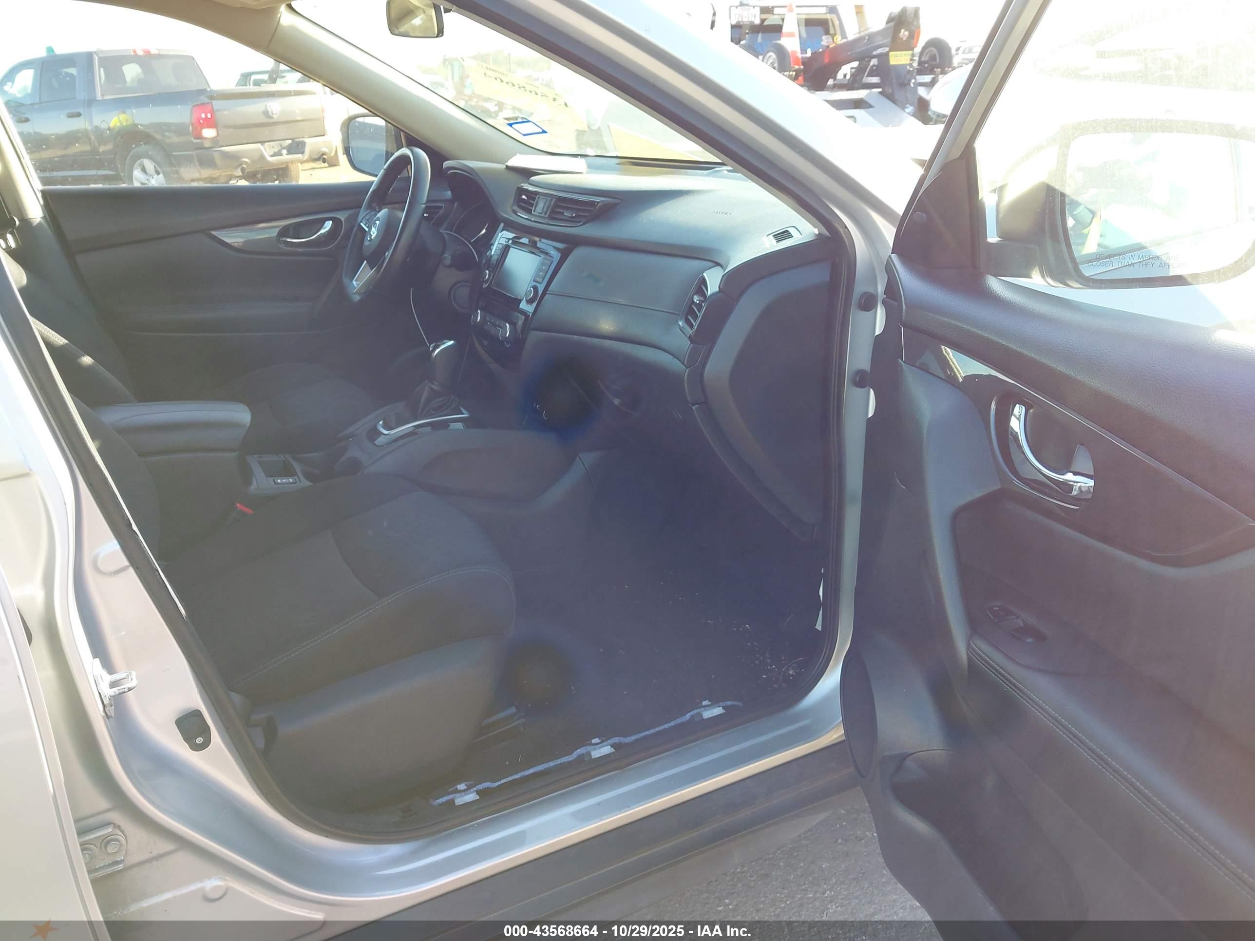 NISSAN ROGUE image 5
