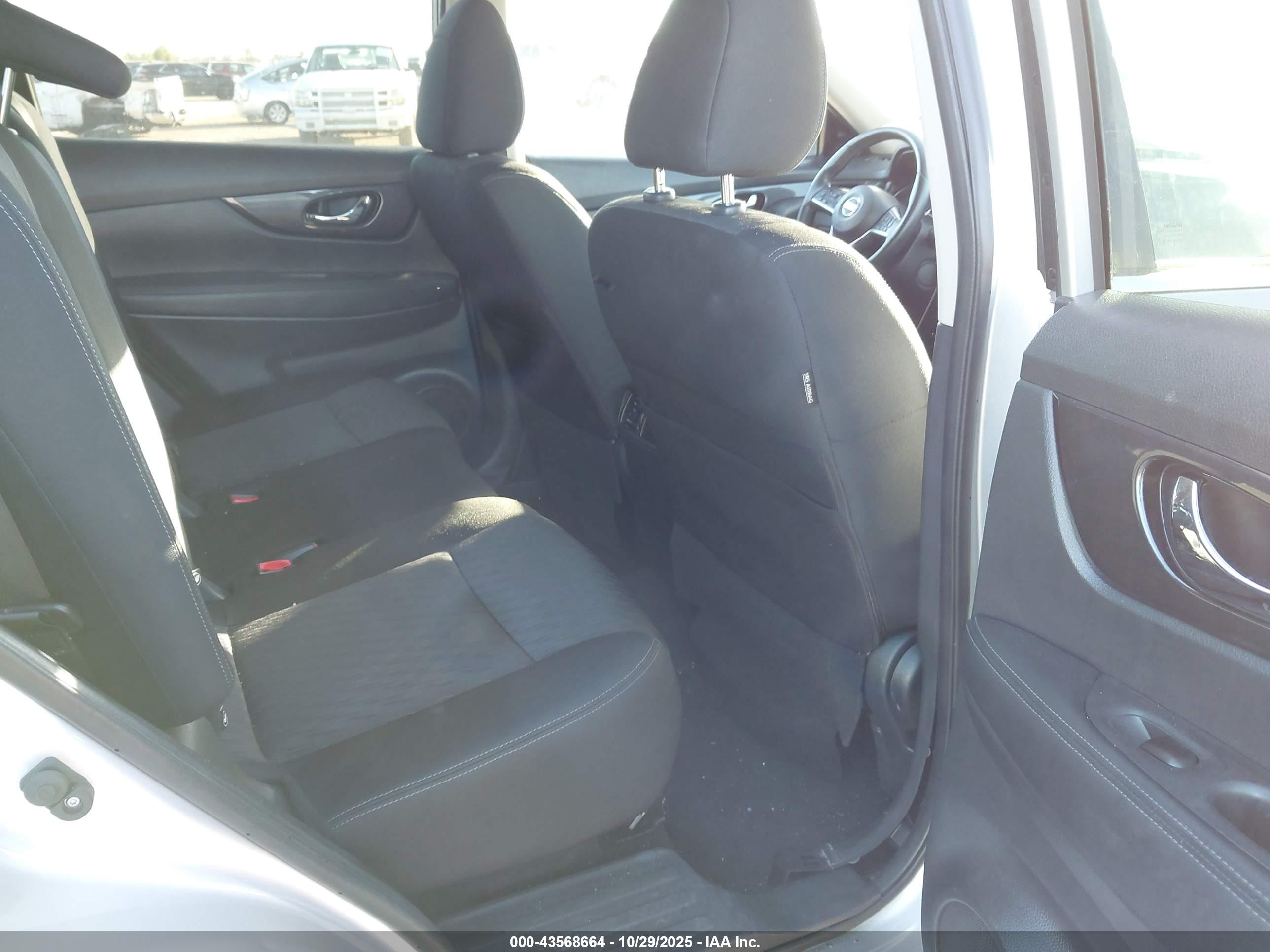 NISSAN ROGUE image 8
