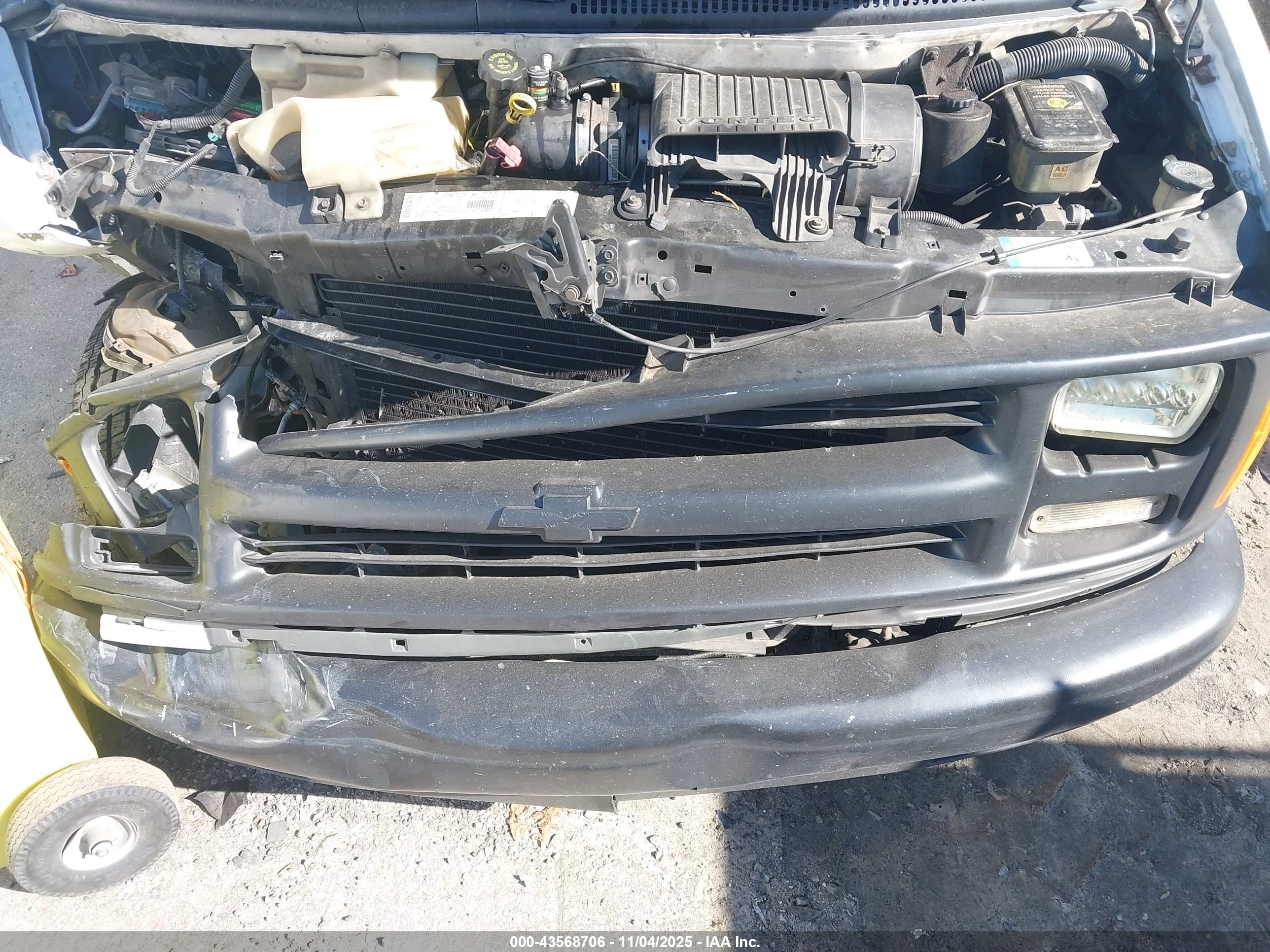 CHEVROLET EXPRESS image 10