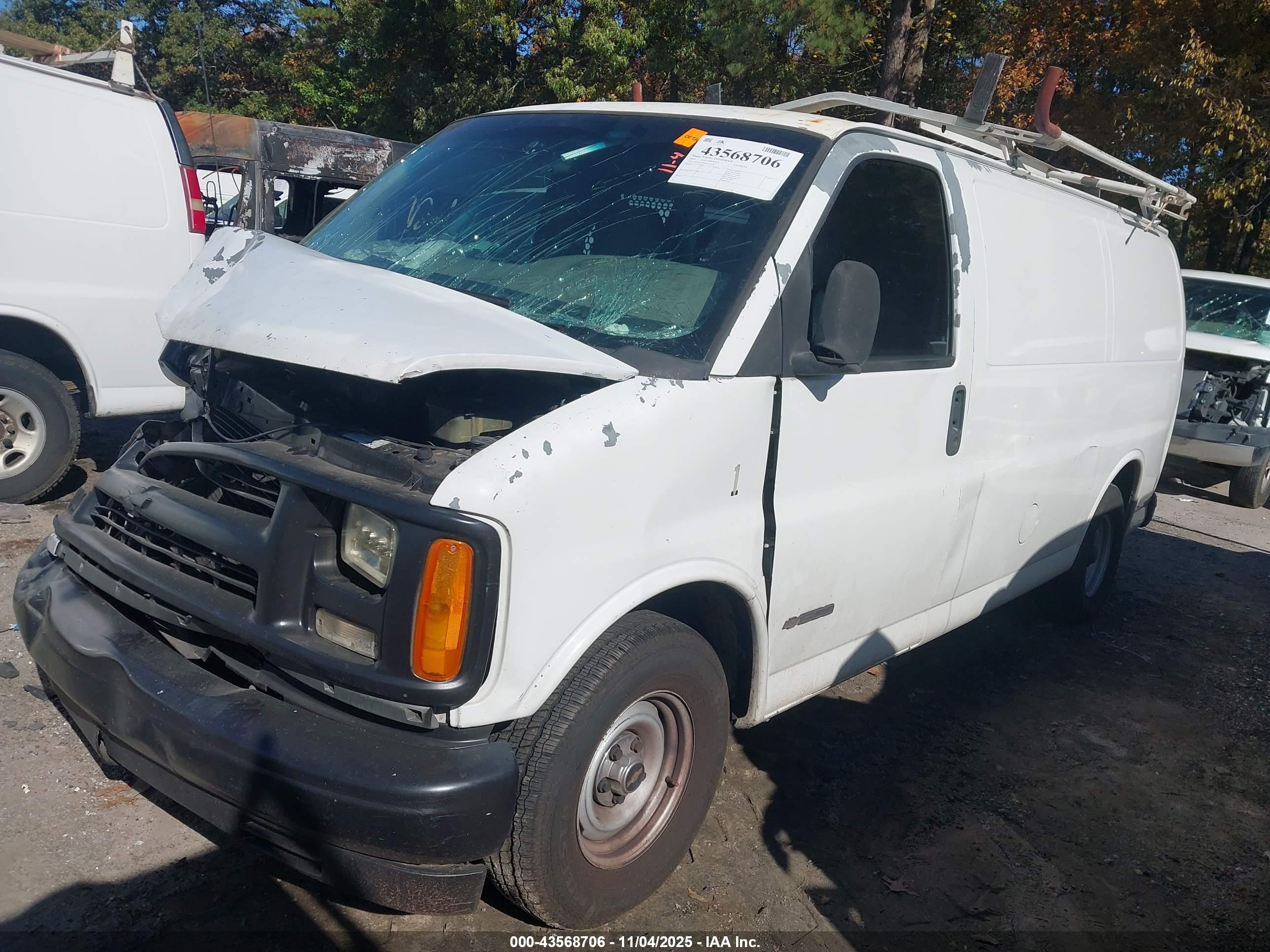 CHEVROLET EXPRESS image 2