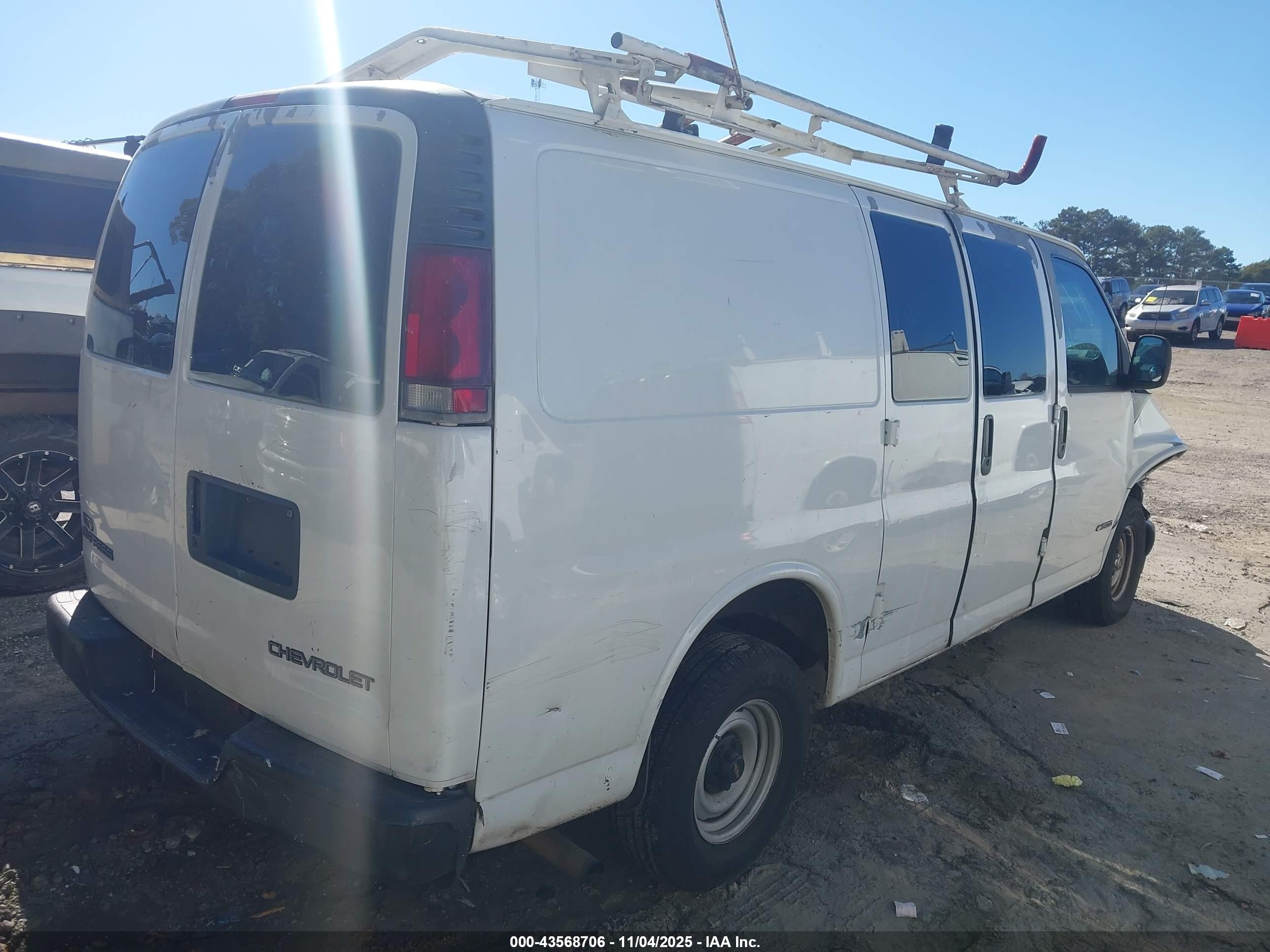 CHEVROLET EXPRESS image 4