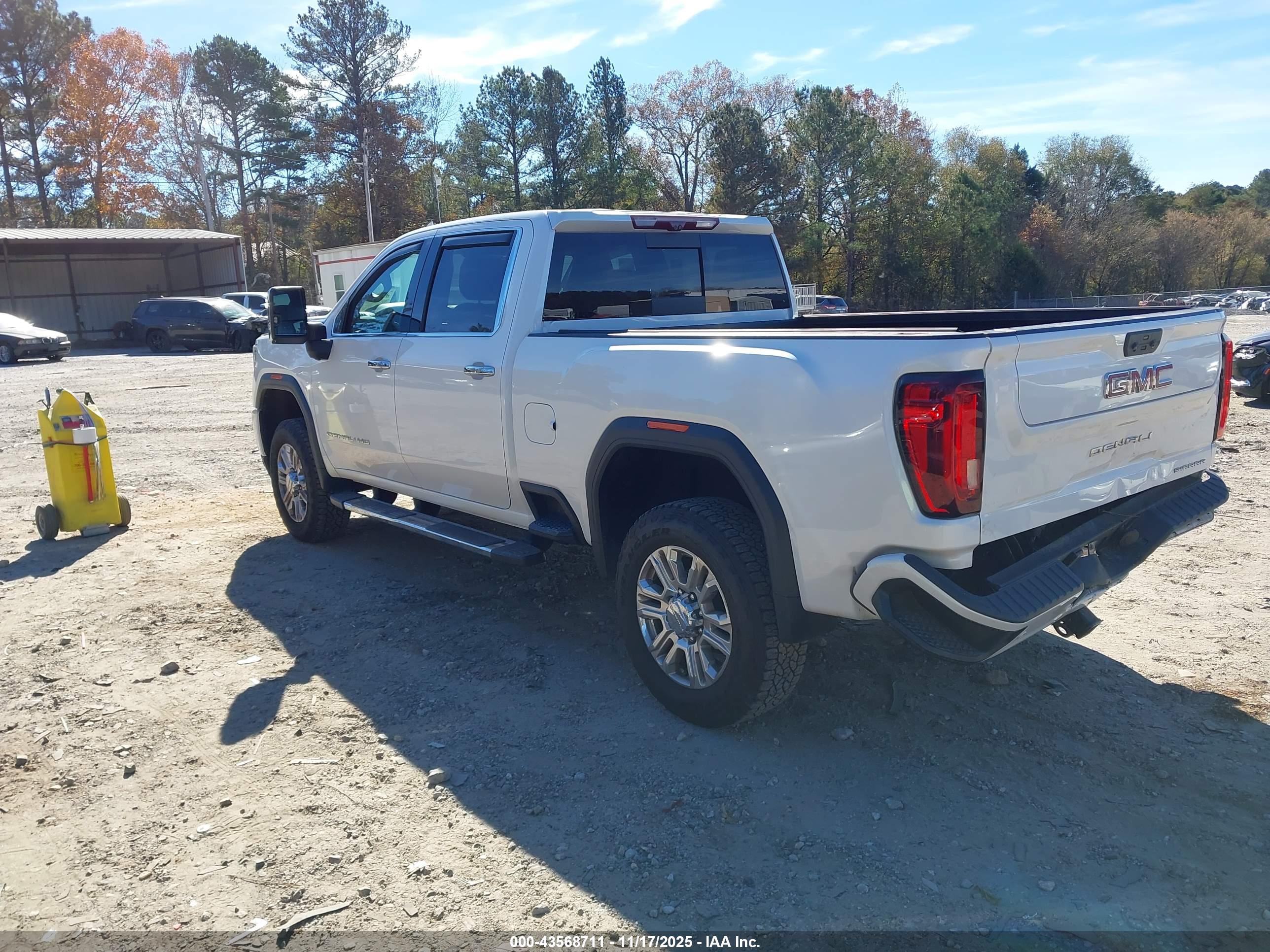 GMC SIERRA image 3
