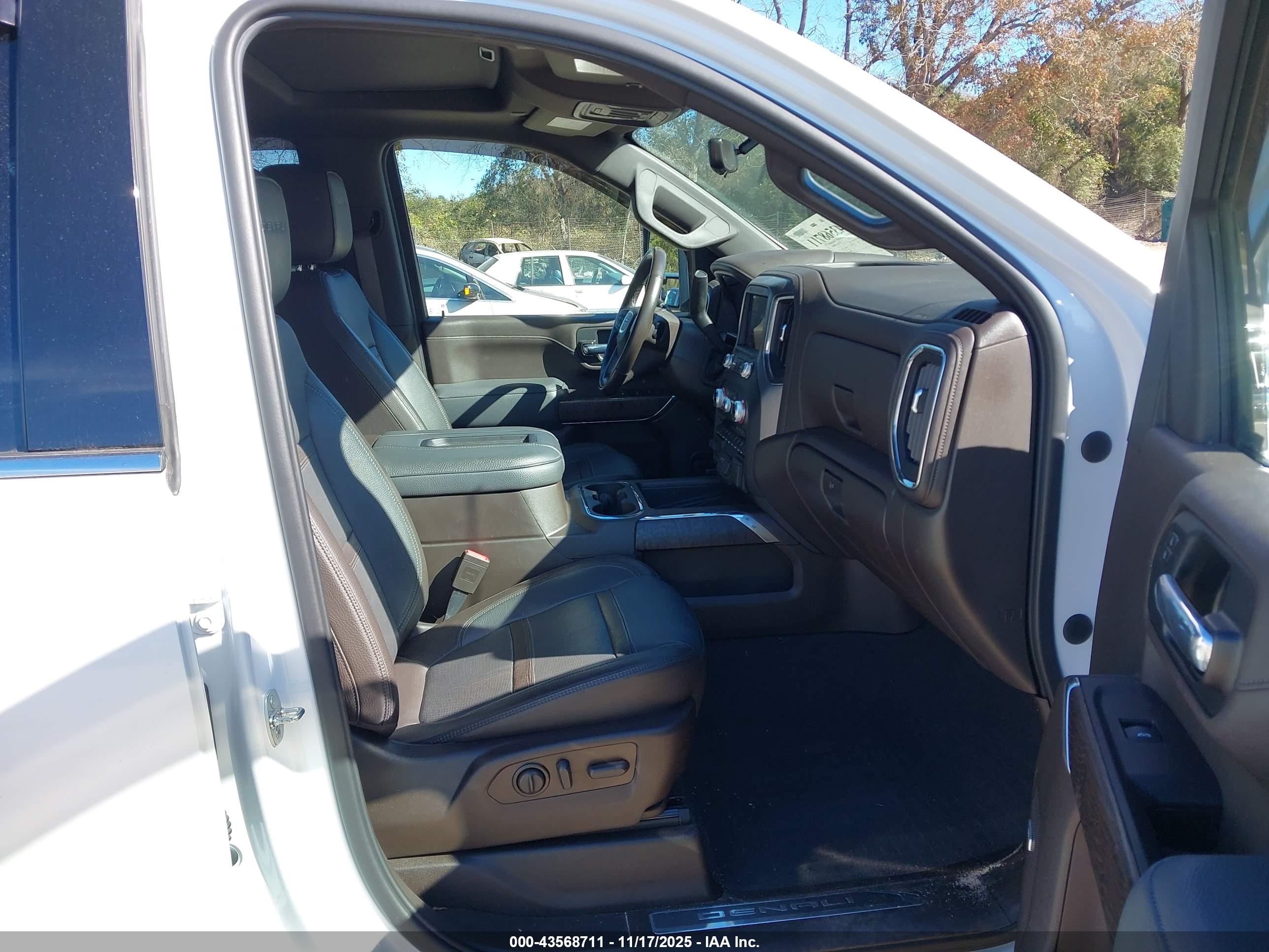 GMC SIERRA image 5
