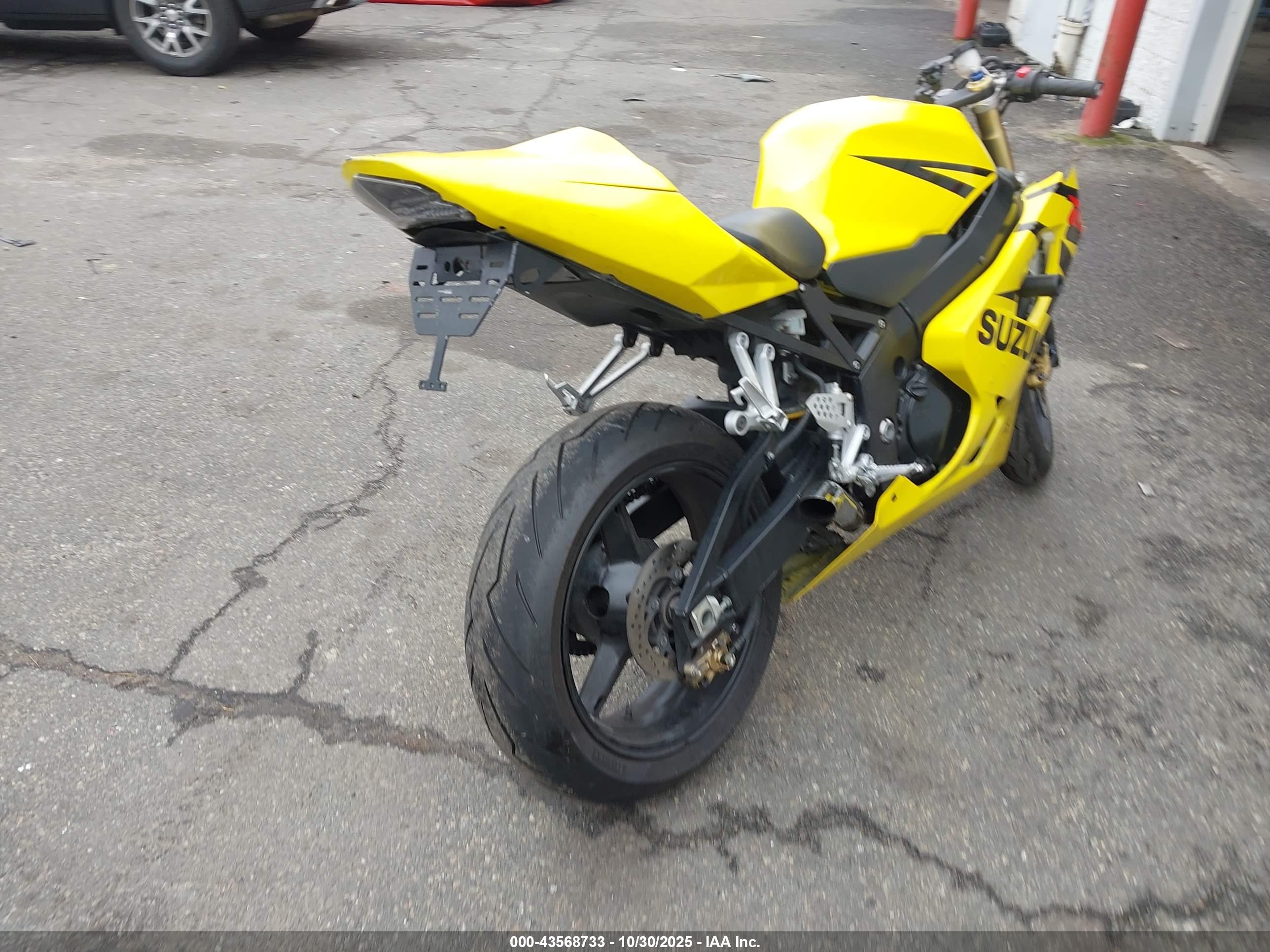 SUZUKI GSX-R600 image 4