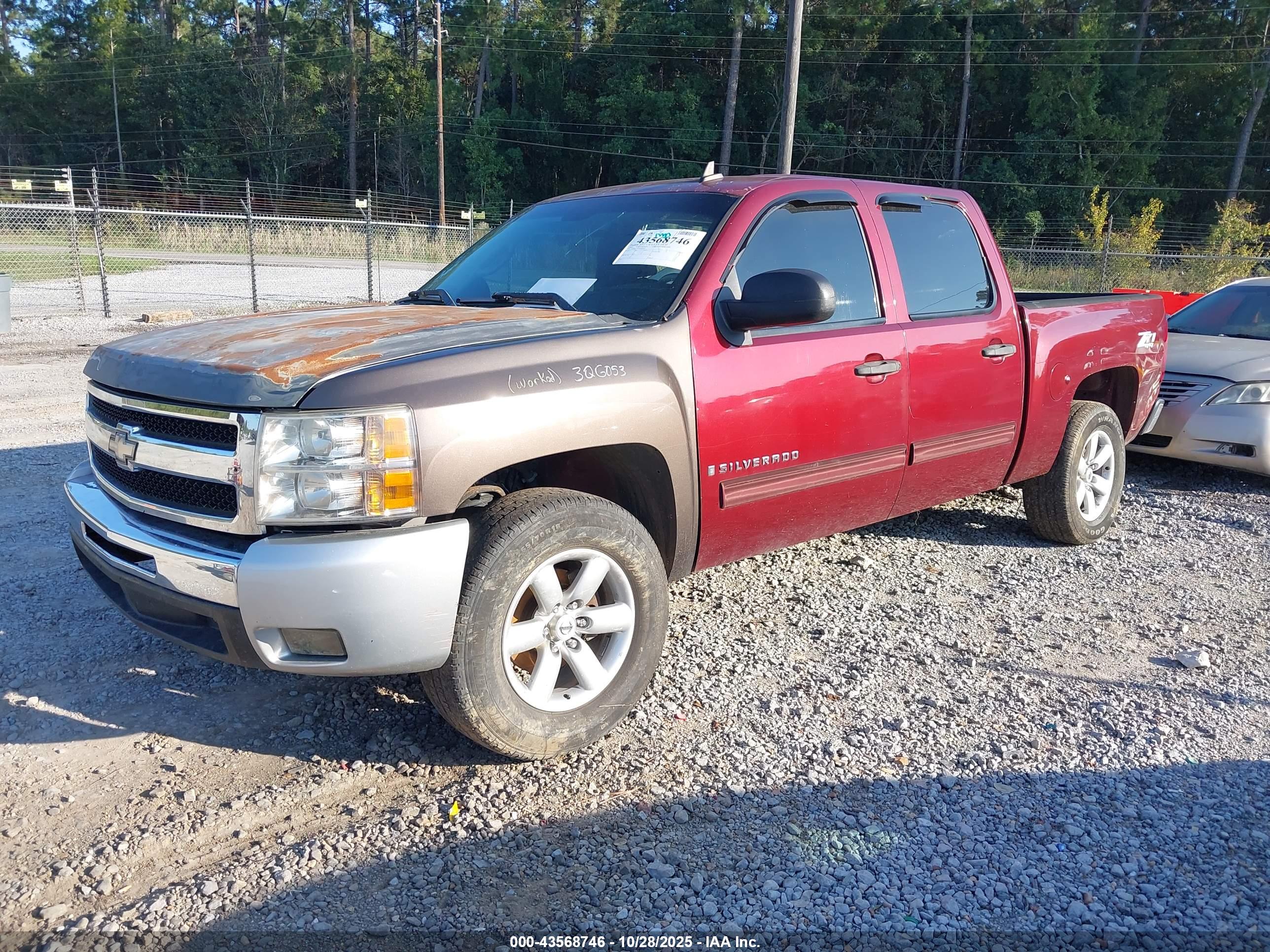 CHEVROLET SILVERADO image 2