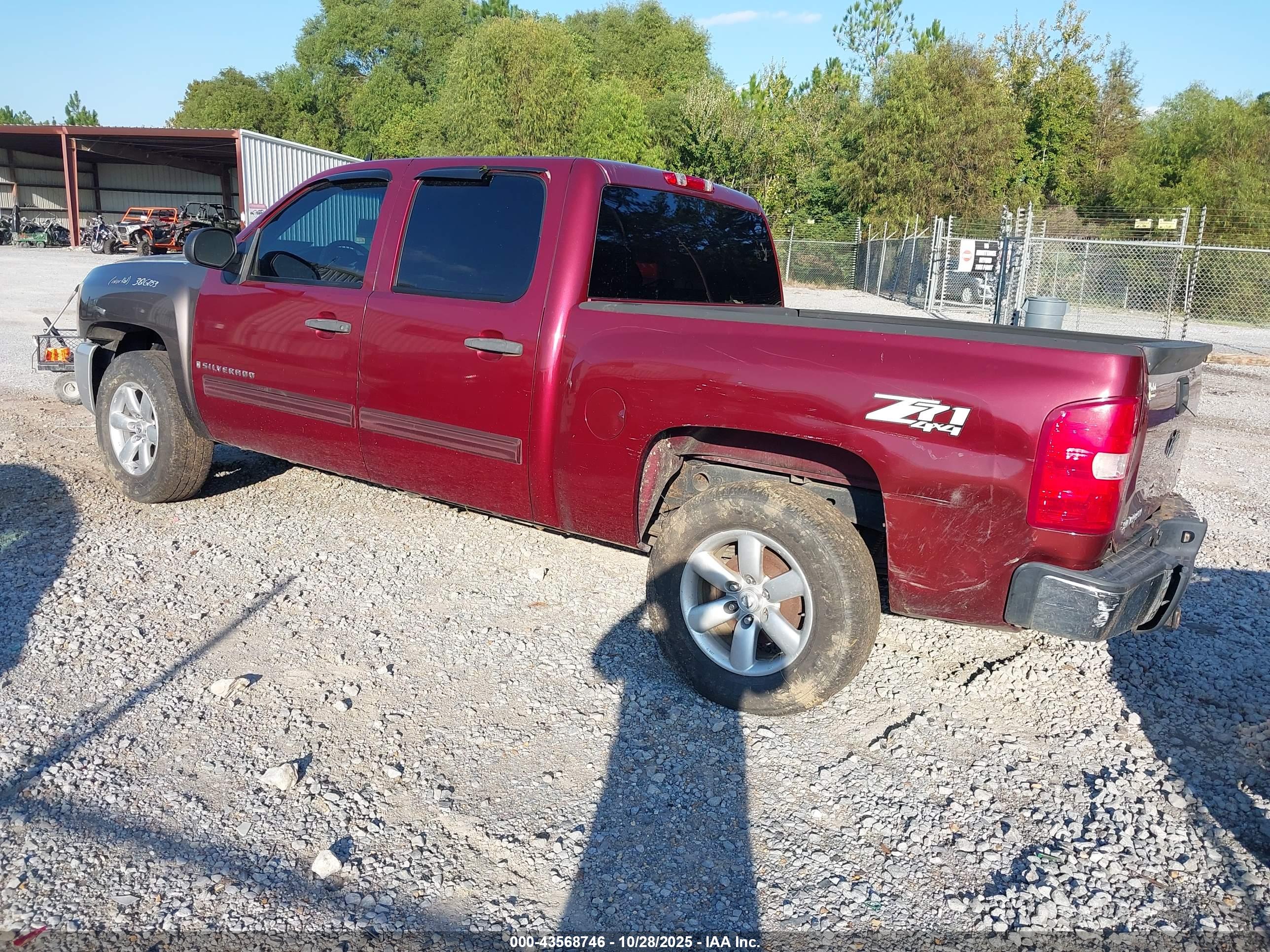CHEVROLET SILVERADO image 3