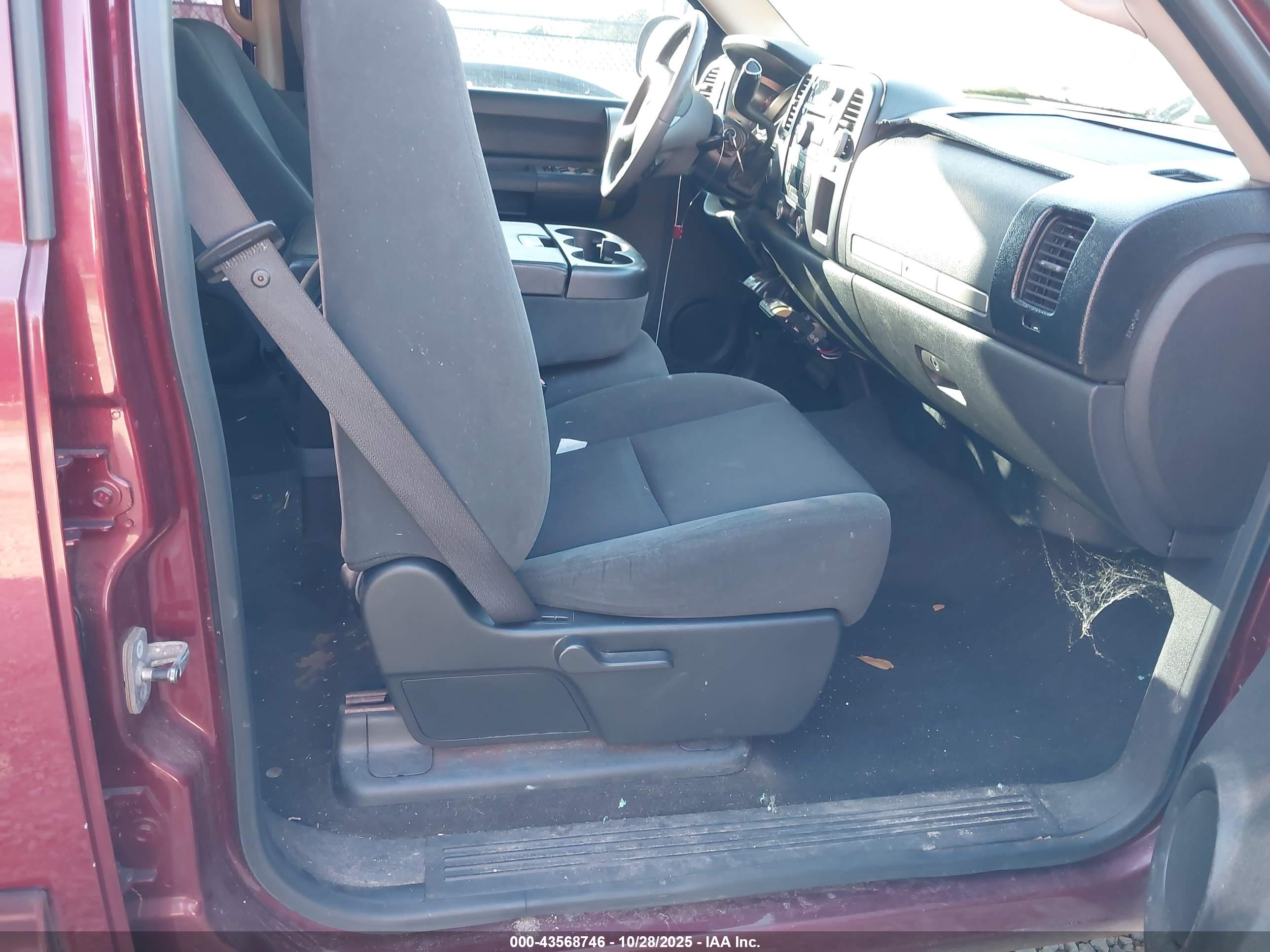CHEVROLET SILVERADO image 5
