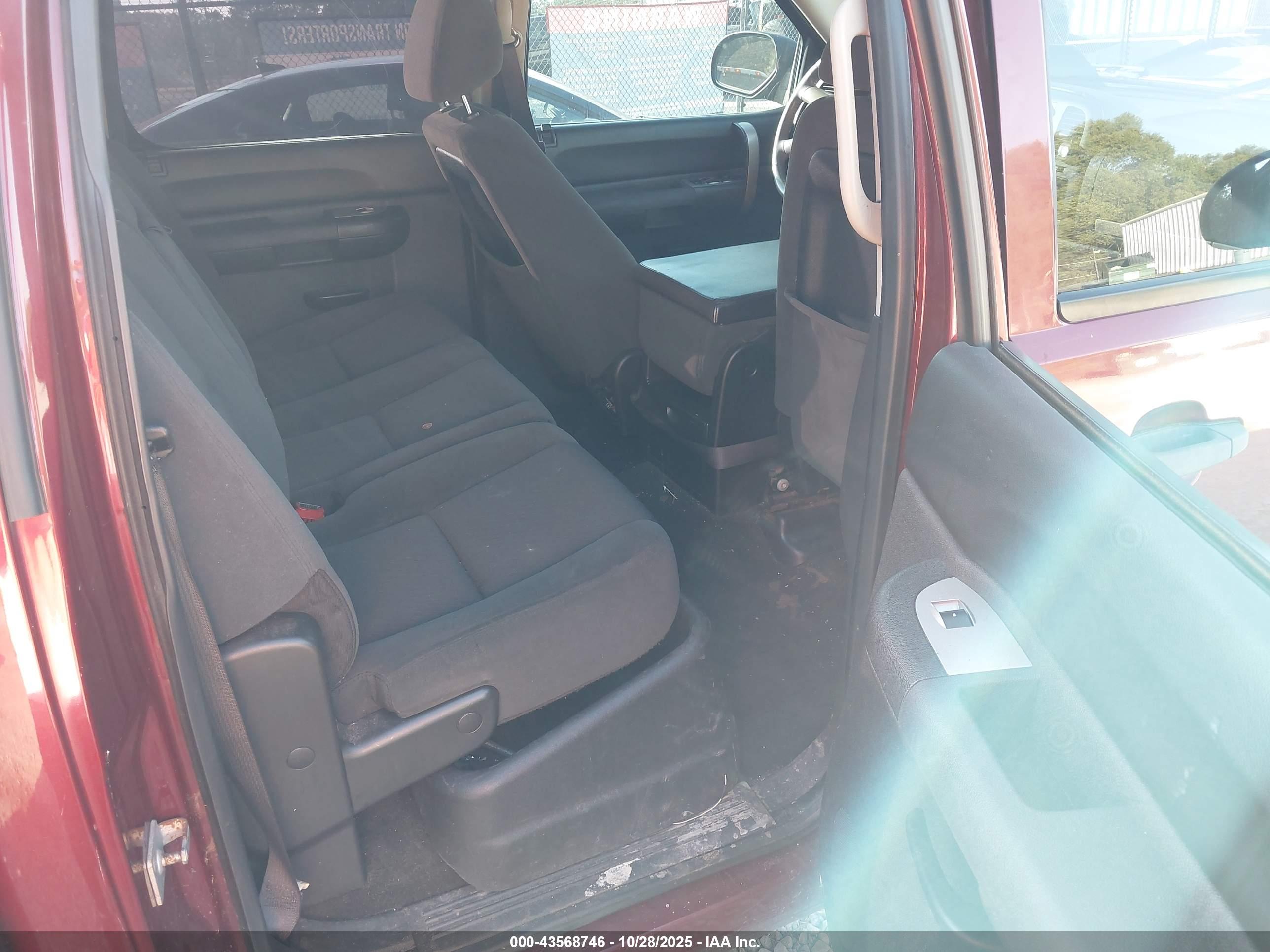 CHEVROLET SILVERADO image 8