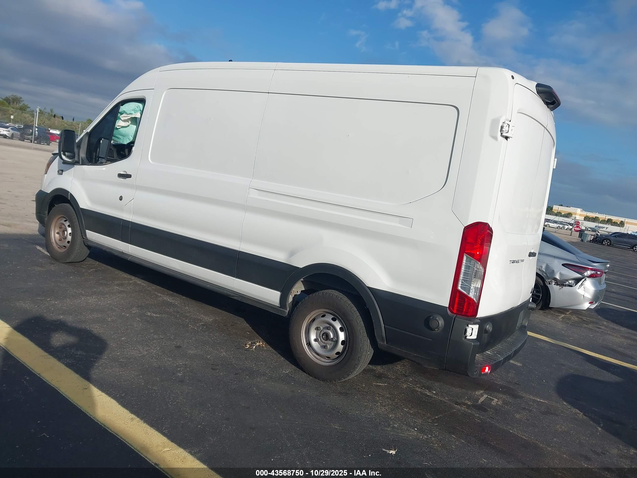 FORD TRANSIT-250 image 3