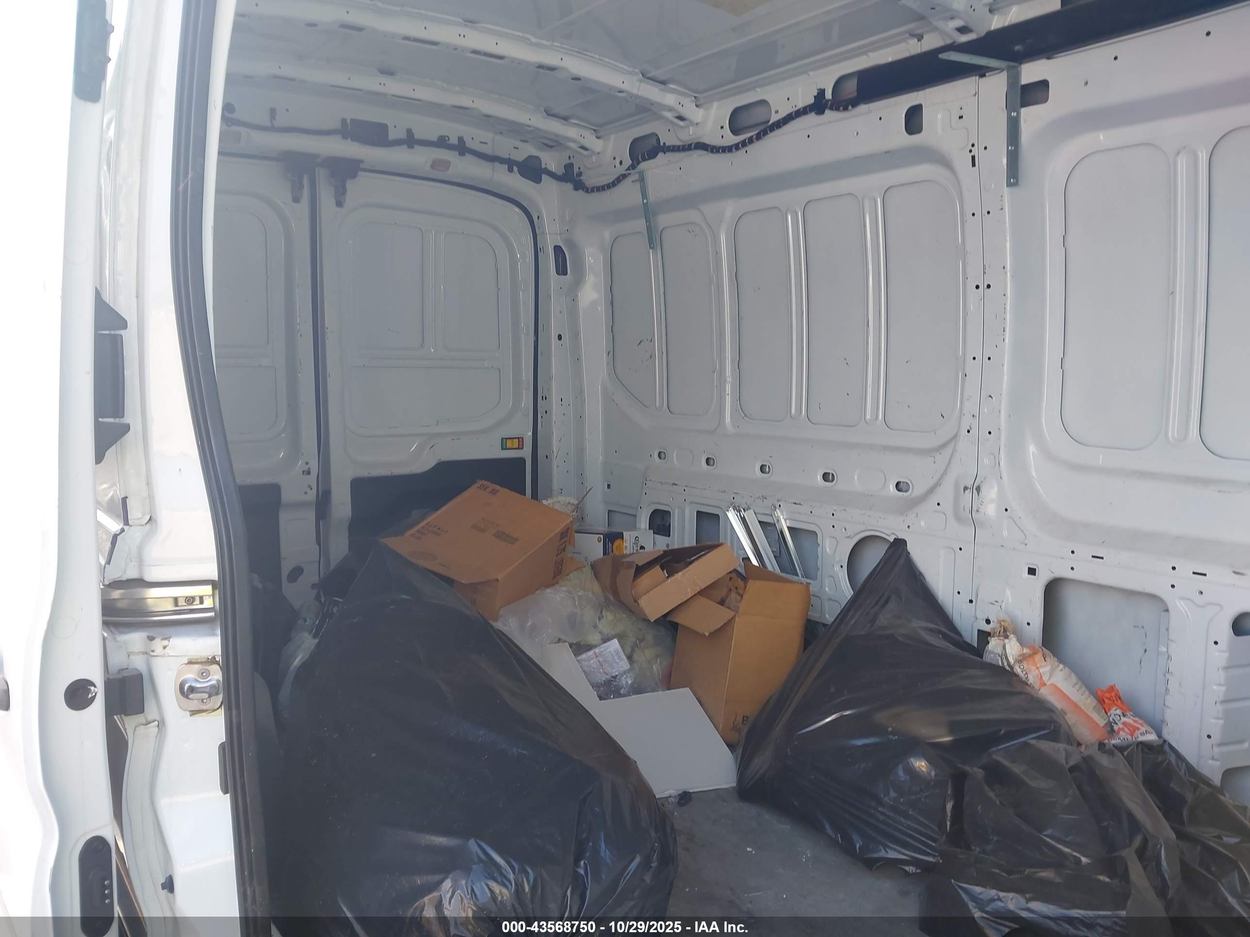FORD TRANSIT-250 image 8