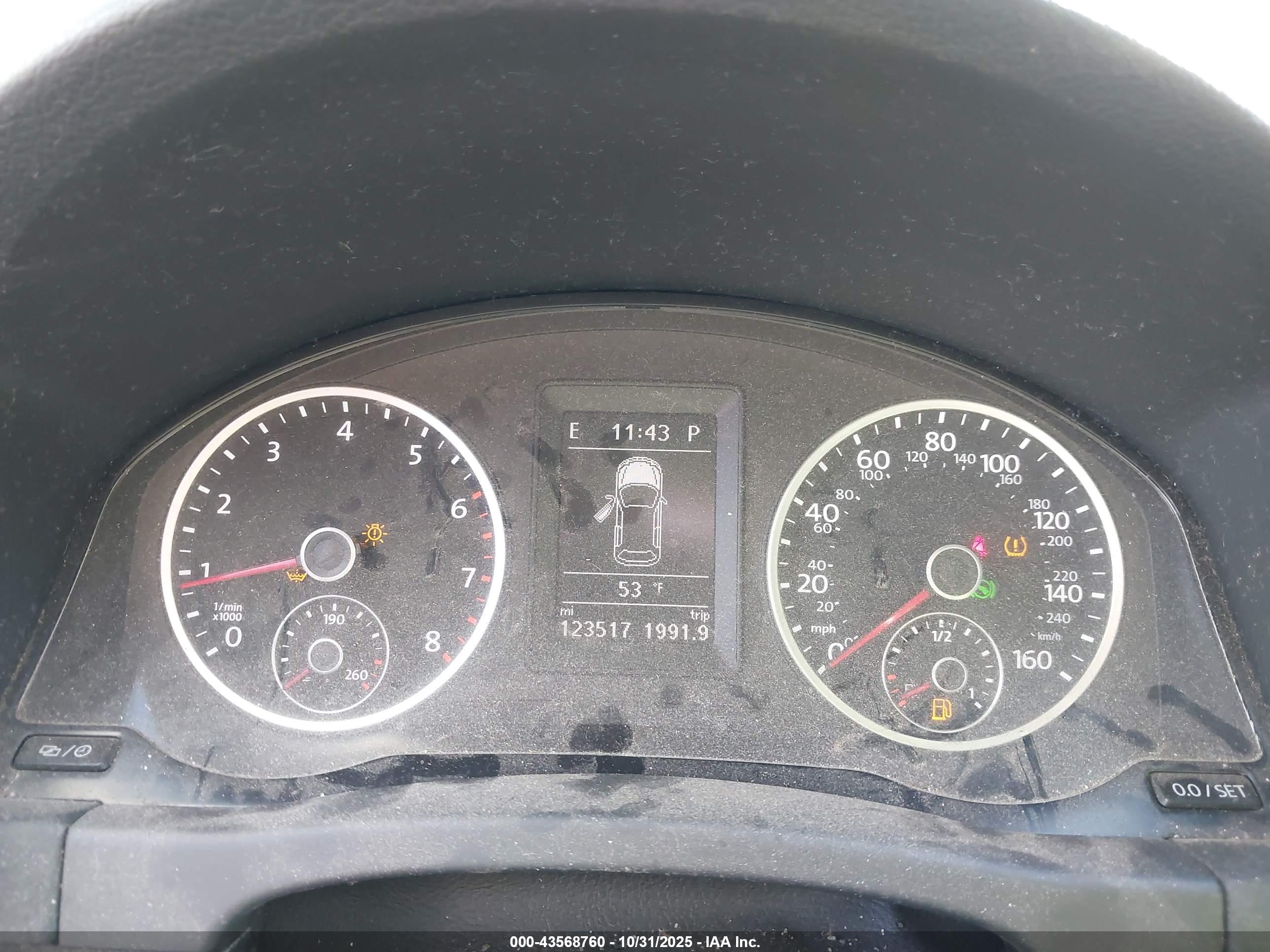 VOLKSWAGEN TIGUAN image 7