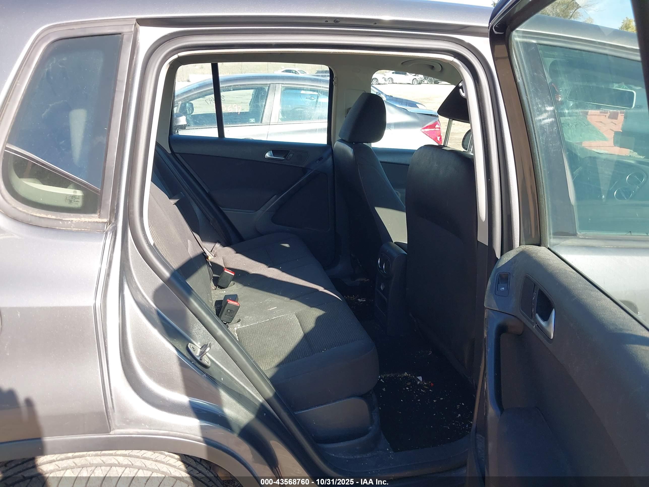 VOLKSWAGEN TIGUAN image 8